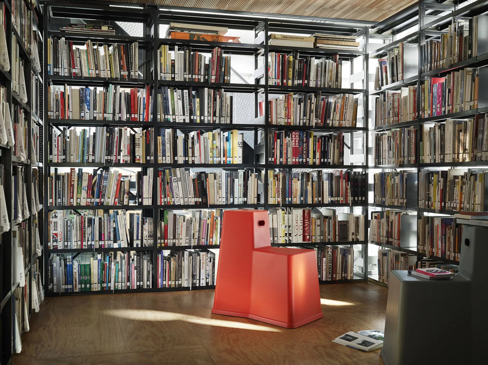 Vitra_Stool-Tool_Konstantin_Grcic_library_01_2181008_master.jpg