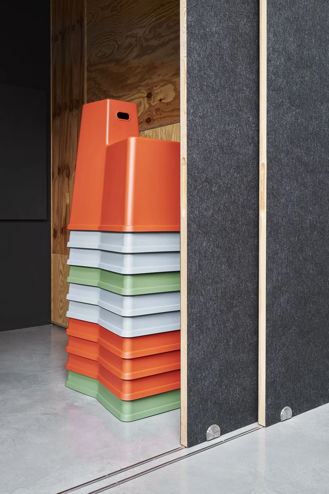 Vitra_Stool-Tool_Konstantin_Grcic_niche_03_2181012_master.jpg