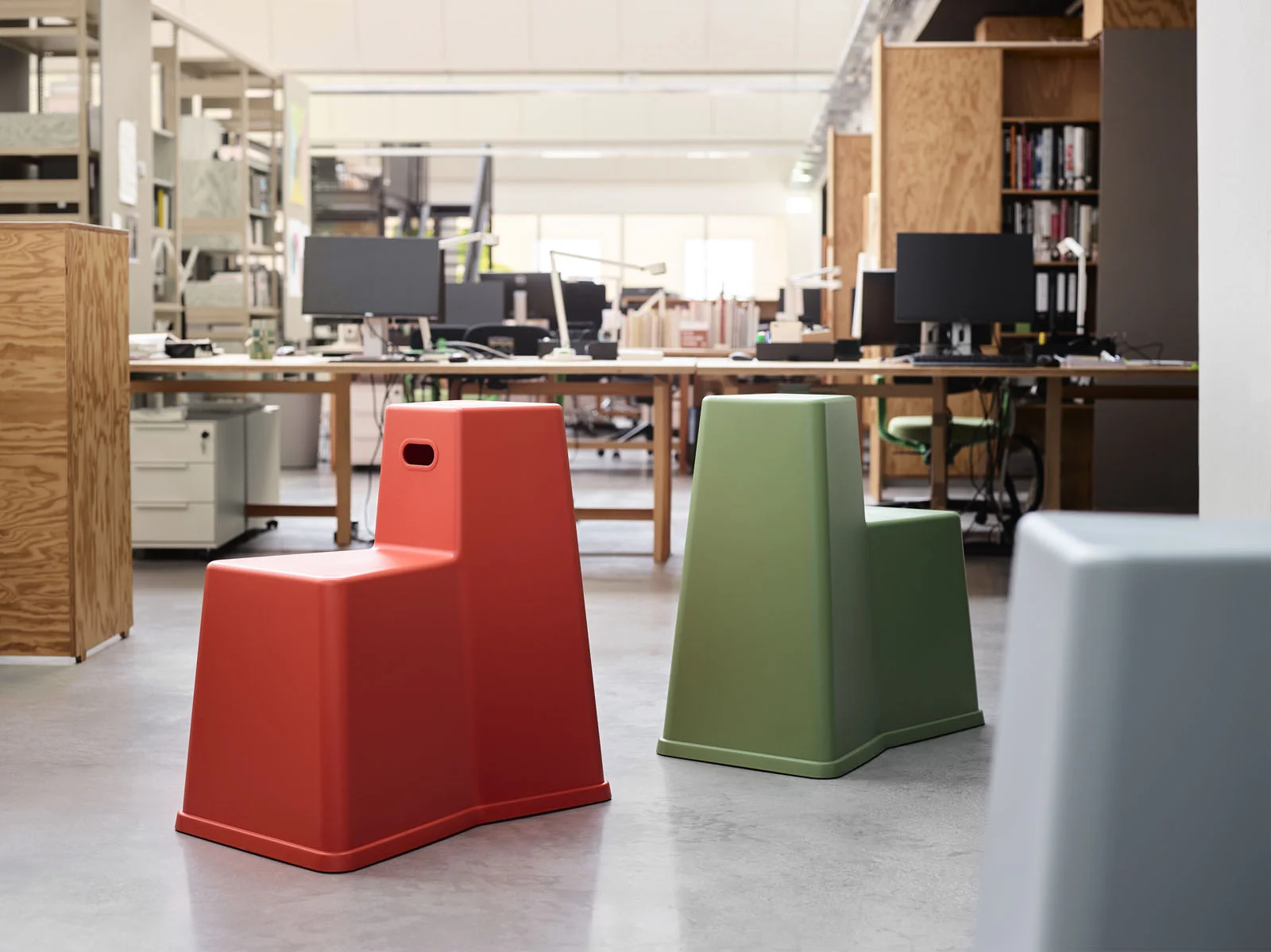 Vitra_Stool-Tool_Konstantin_Grcic_office_01_2181013_master.jpg