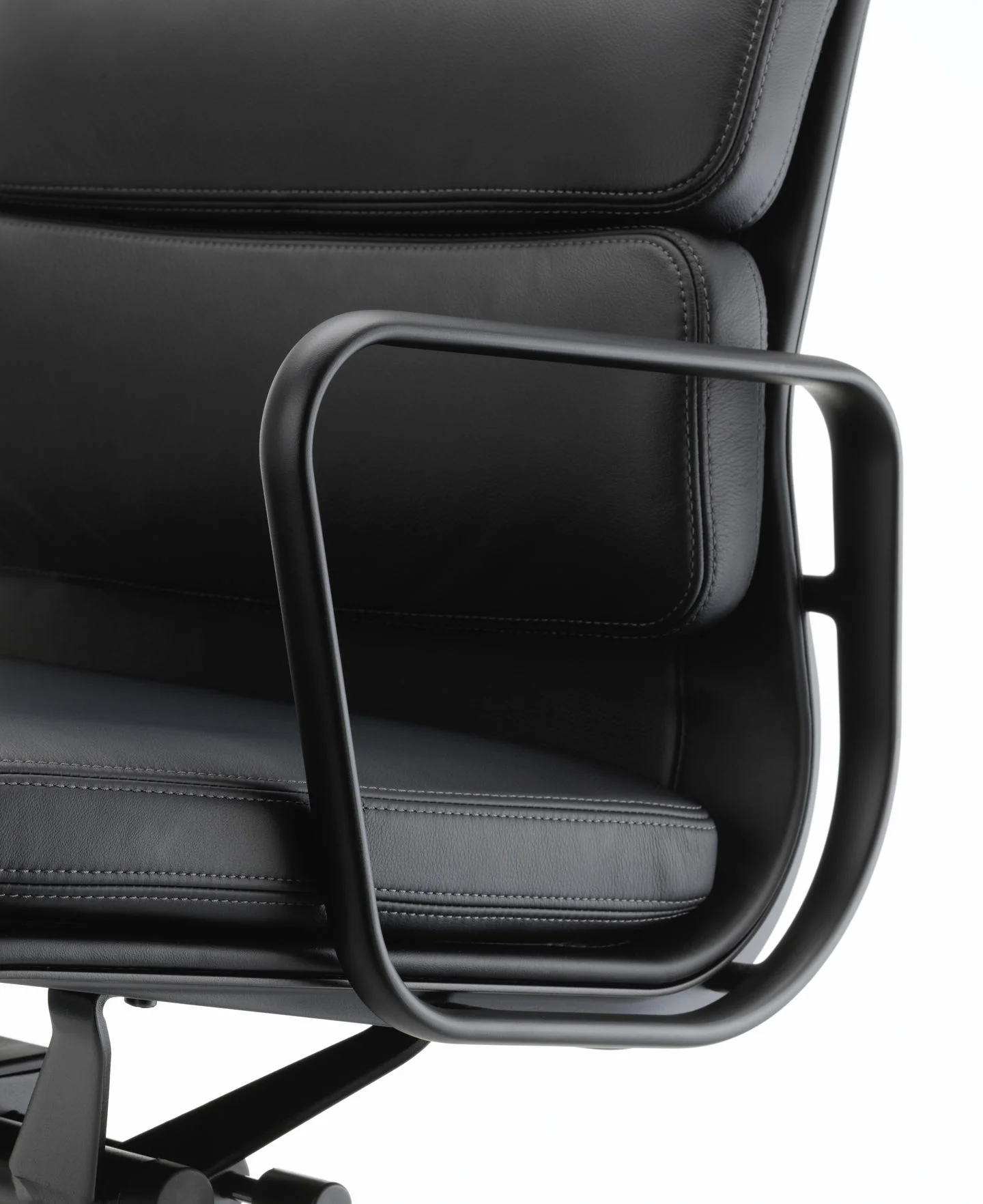 2514742_Soft Pad Chair EA 217_v_fullbleed_1440x.jpg
