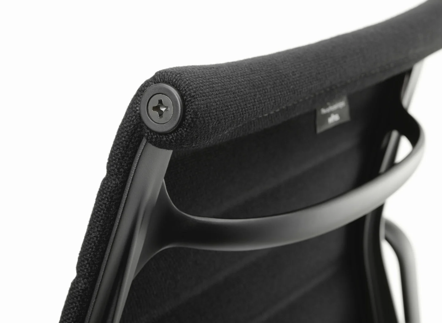 2462257_Aluminium Chair EA 104_v_fullbleed_1440x.jpg