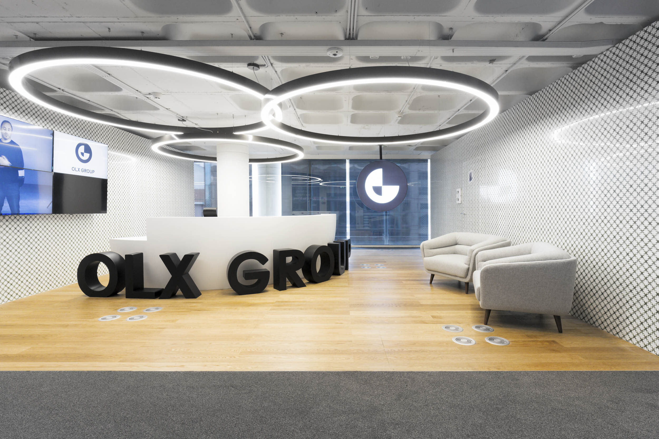 OLX Offices / Pedra Silva Arquitectos