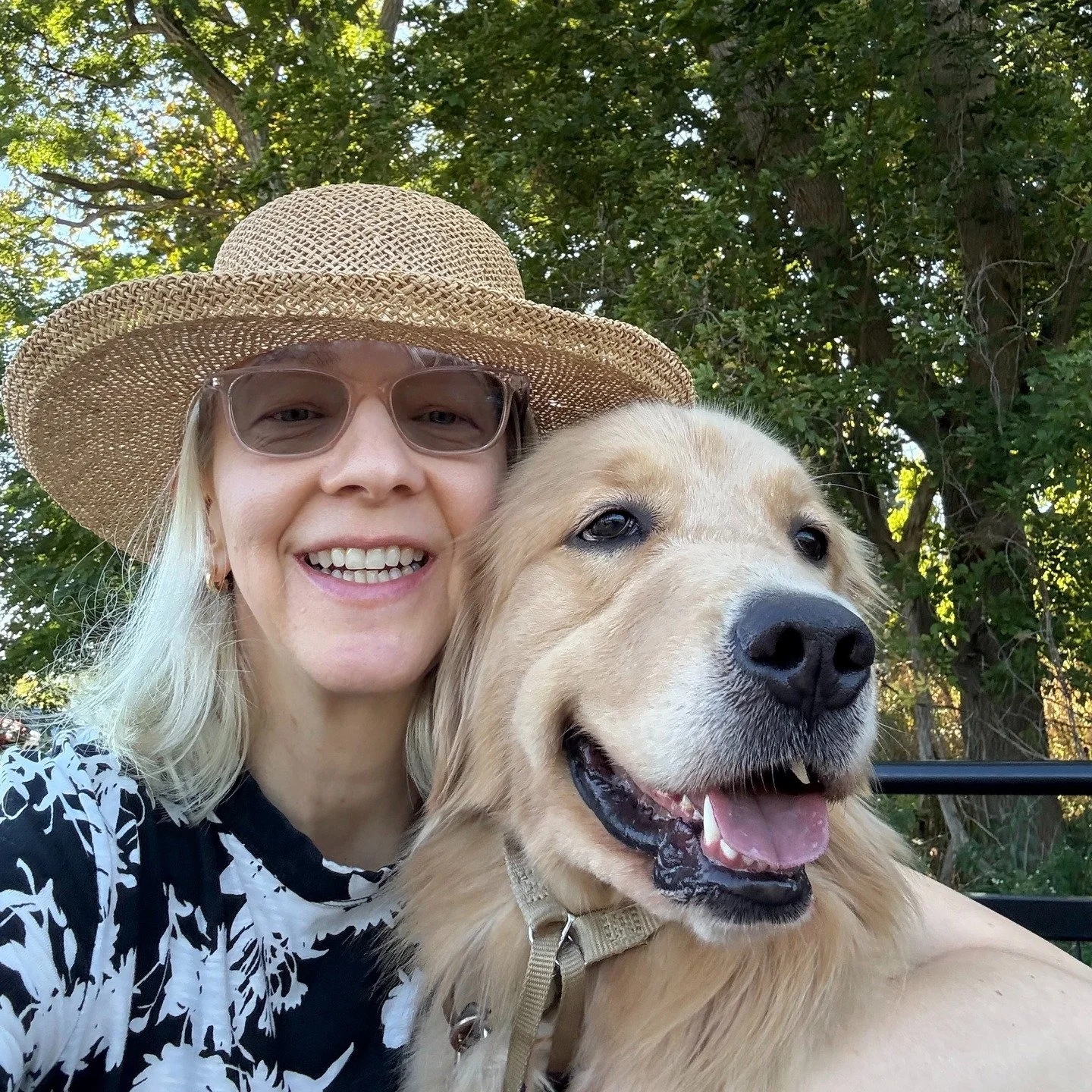 For the first time in 2+ years, I have a new post up on the blog (link in bio). 

Photo from September 2025: With my new best friend at the park. 

#simplyorganizedlife #lifehappens #oldschoolblog #goldenlove #loverofdogs