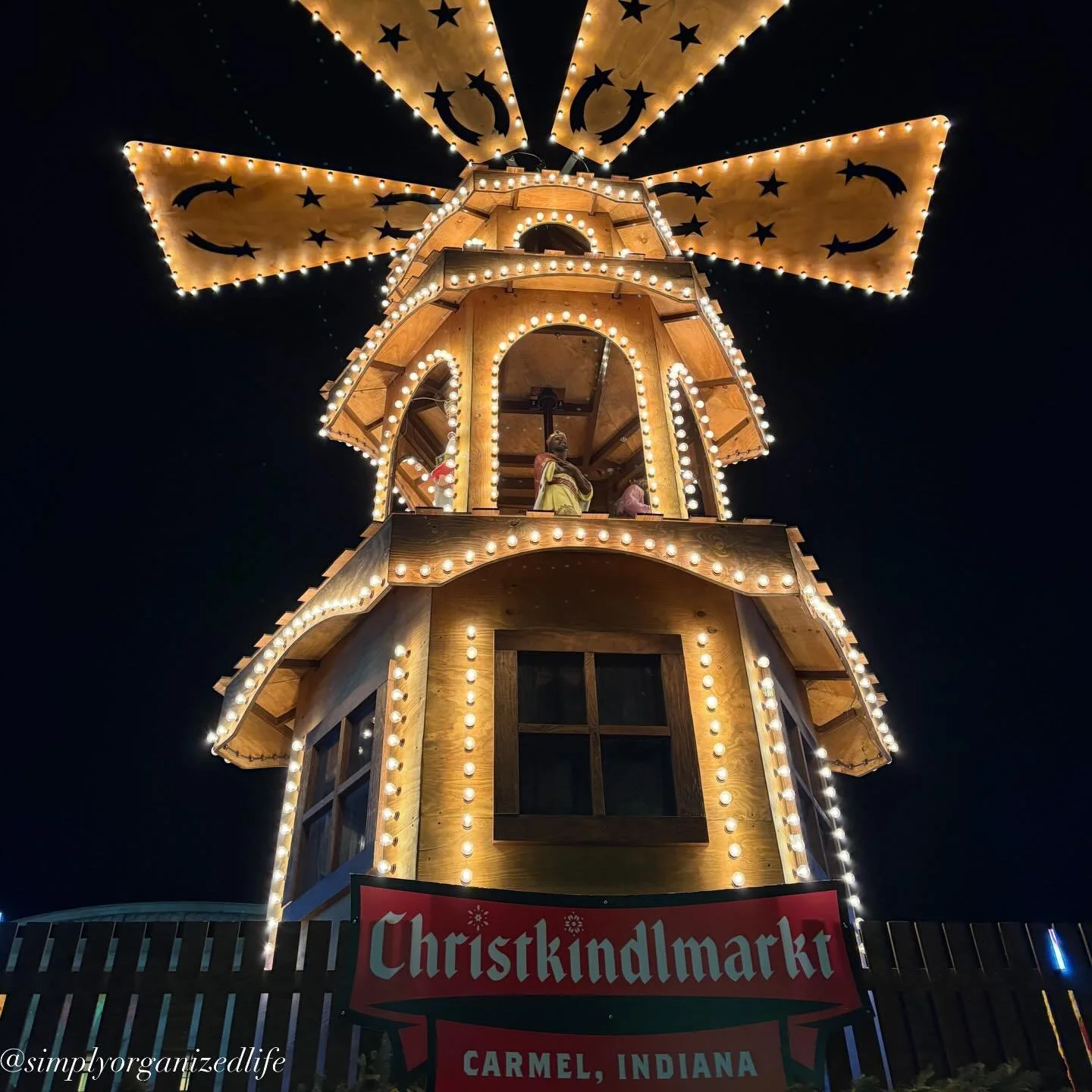 We tried something new this year: a little adventure to Carmel, Indiana (a suburb north of Indianapolis) for the @carmelchristkindlmarkt 

Thanks to our @ihghotels points, we had a free two night stay in a two bedroom two bathroom suite @staybridgesu