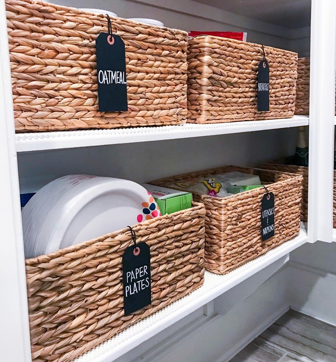 Your paper plates need a place too! What better way to display them then in these beautiful hyacinth bins. Just perfection👌🏾🤍 Are your paper plates sitting in their original packaging or in a bin? 

Both the bins and labels are from @thecontainers