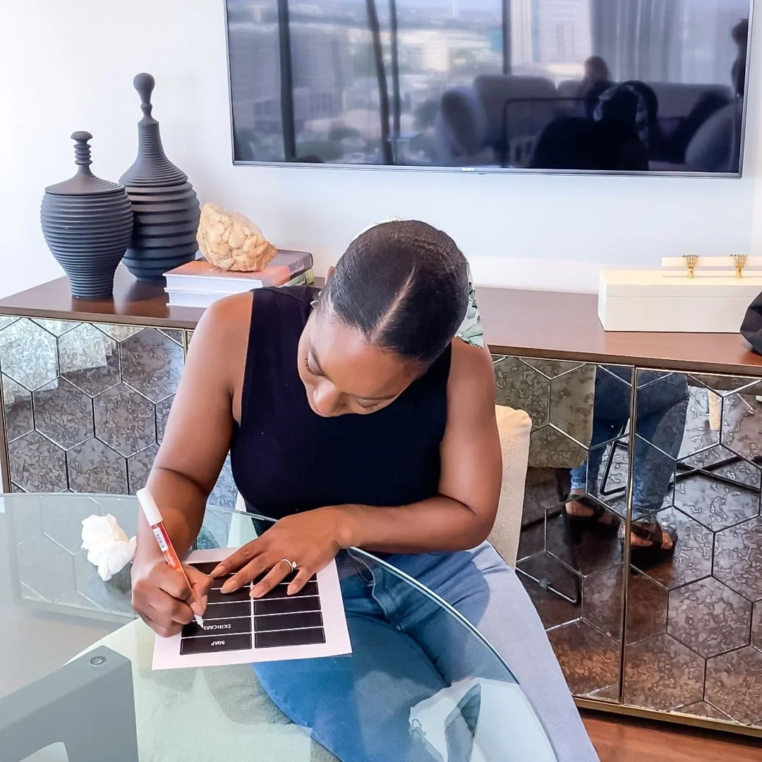 The importance of labeling can't be underestimated! Let me help with your labeling needs. For my past clients, labeling is on the house for spaces we've organized before. For those of you who want handwritten labels from yours truly, DM me and let me