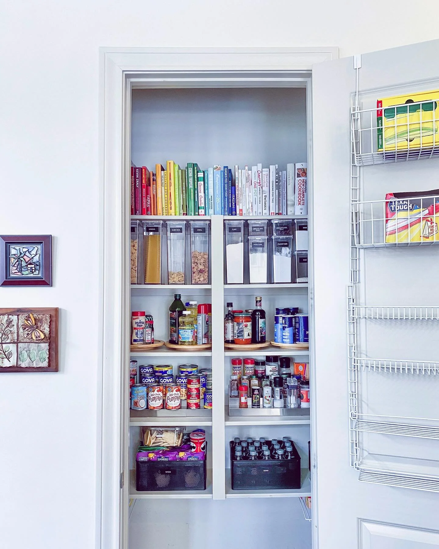 Your pantry isn&rsquo;t just a storage space&mdash;it&rsquo;s the heart of your kitchen. When it&rsquo;s cluttered, mealtime feels overwhelming. When it&rsquo;s organized, everything flows effortlessly. Swipe to see the transformation! What&rsquo;s o