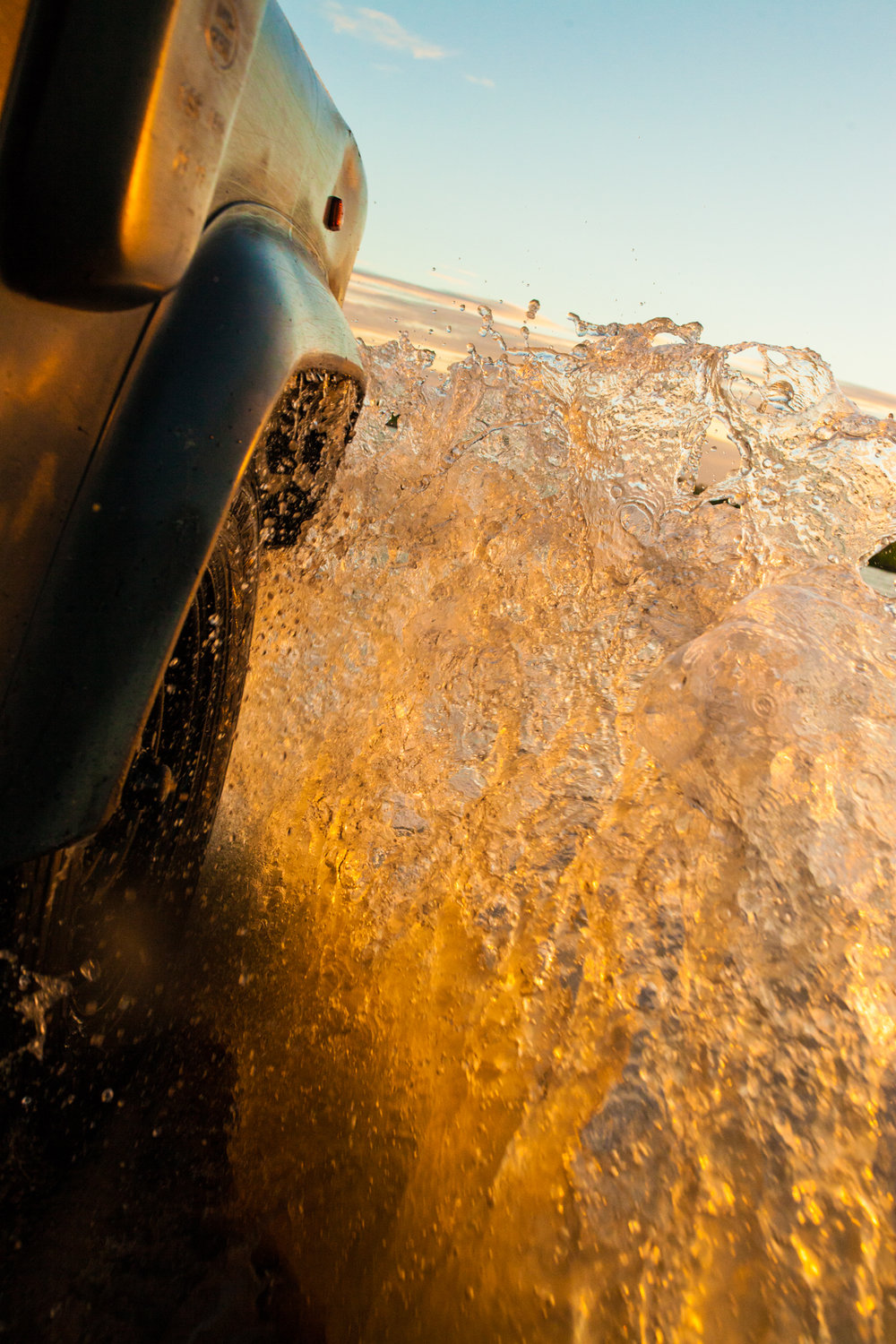  Soft sand on the riverbed requires speed 