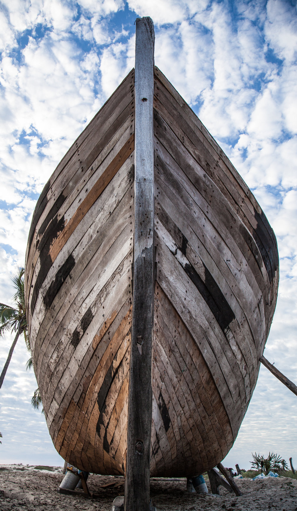  The vezo follow a 200 year old design for their ships, taught to them by French ship builders in the 19th C. These 'botsy' transport cargo the length of the Madagascar 