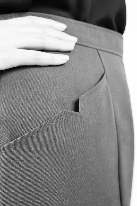 This is an interesting detail. Subtle yet...different. Found on Colette Patterns. 