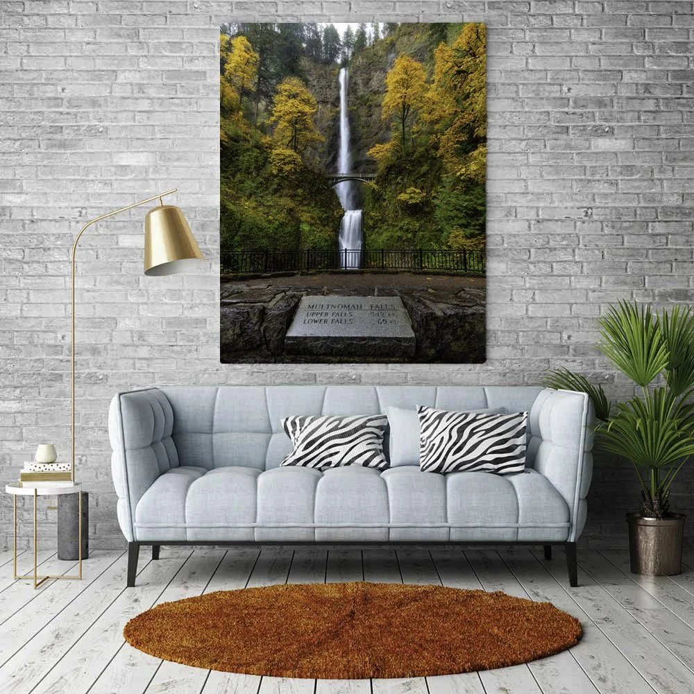 Multnomah Falls in Autumn No leaf.jpg