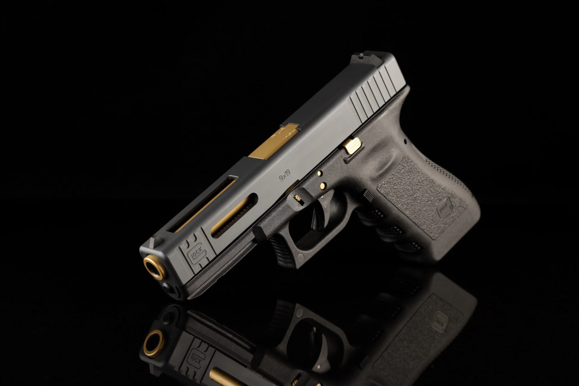 Glockclosedsideview.jpg