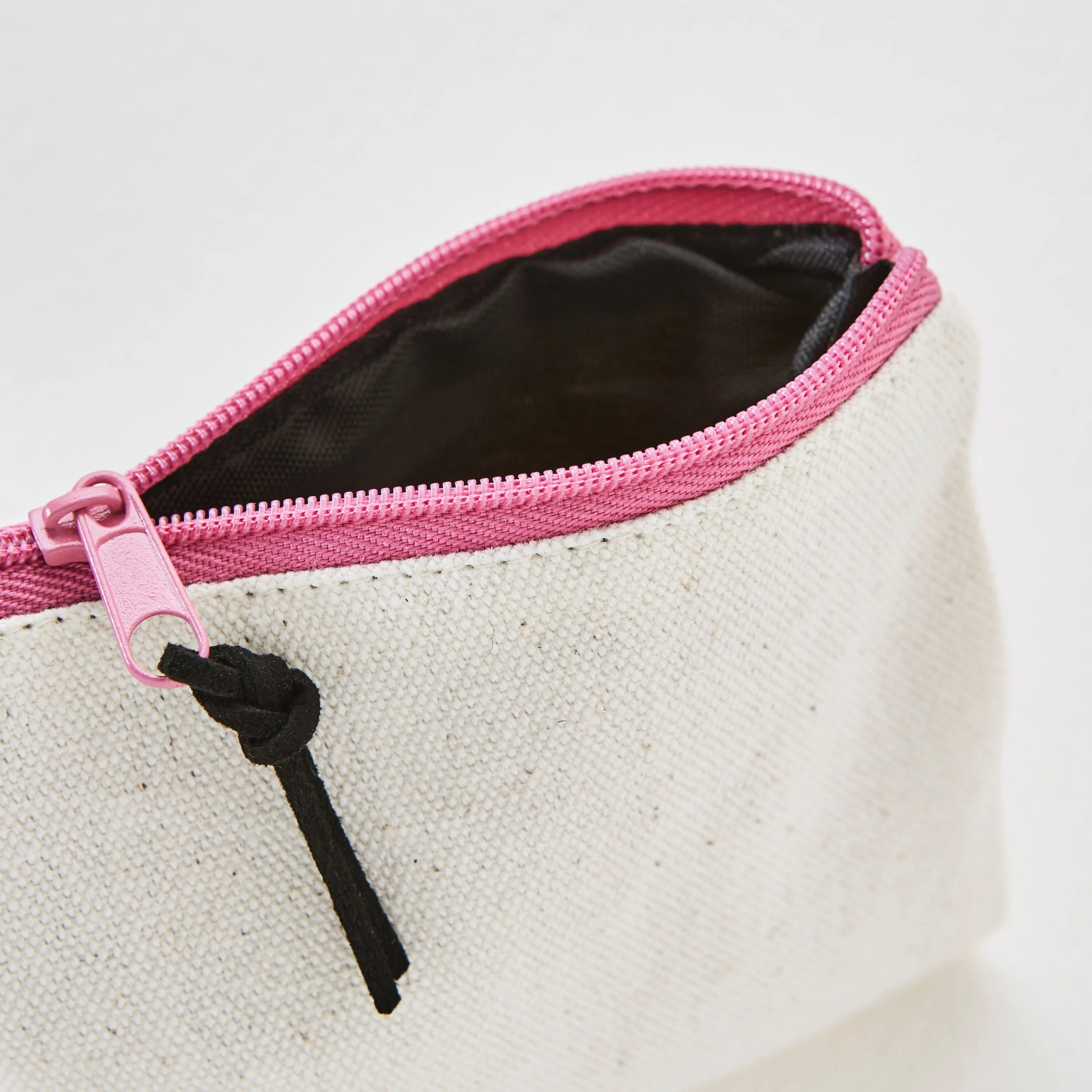 POUCH_INTERIOR.jpg