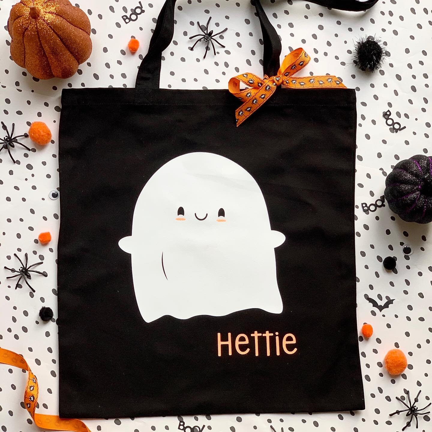 Personalised Halloween totes &amp; trick or treat bags now available on @notonthehighstreet and @etsyuk 🎃 halloween #halloween2020 #spookyseason #trickortreat #ghost #halloweencountdown #noths #notonthehighstreet #etsy #halloweentreats #lolaandgilbe