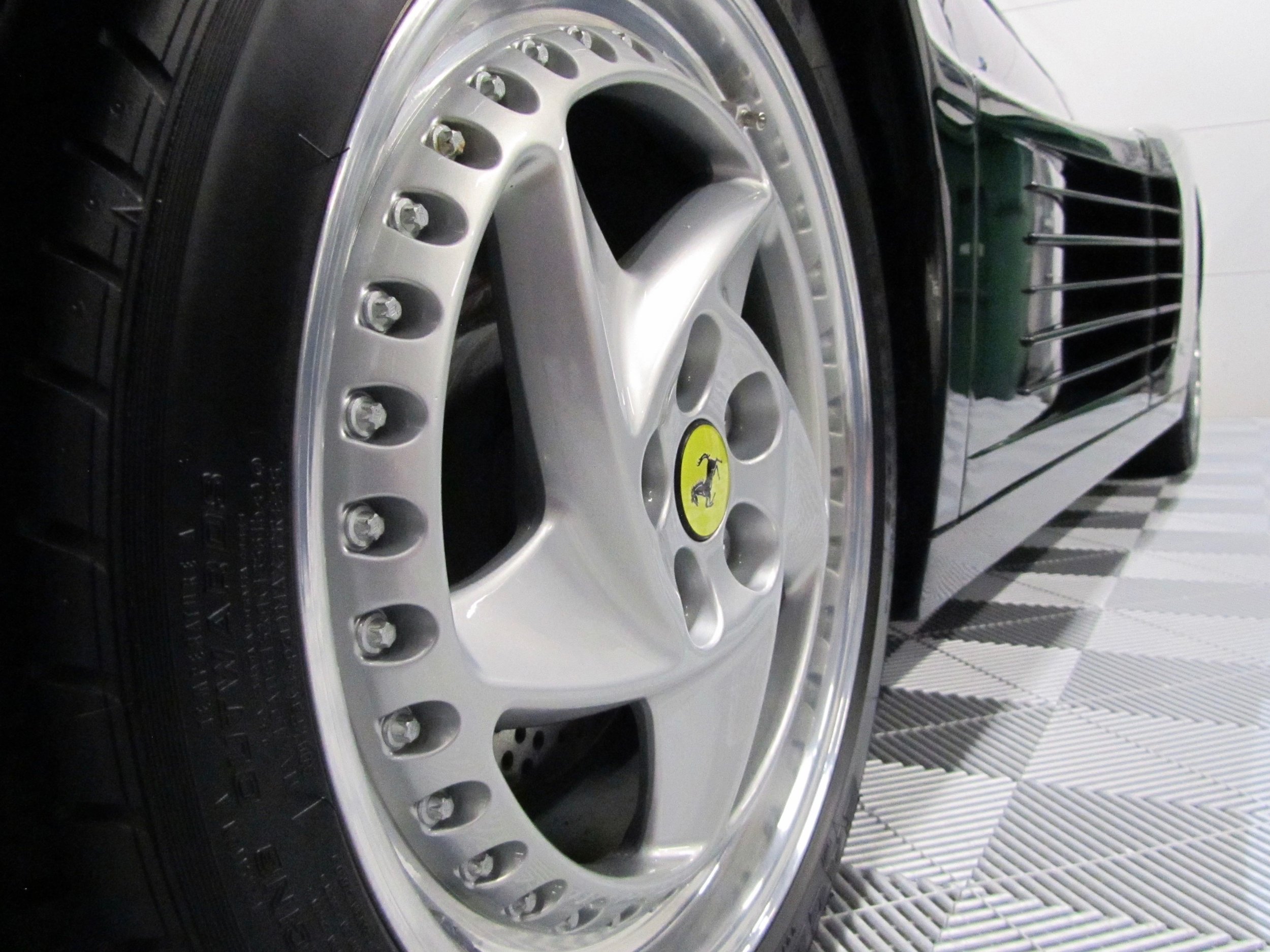 P05 - 1995 Ferrari 512M - Front Tire.jpg