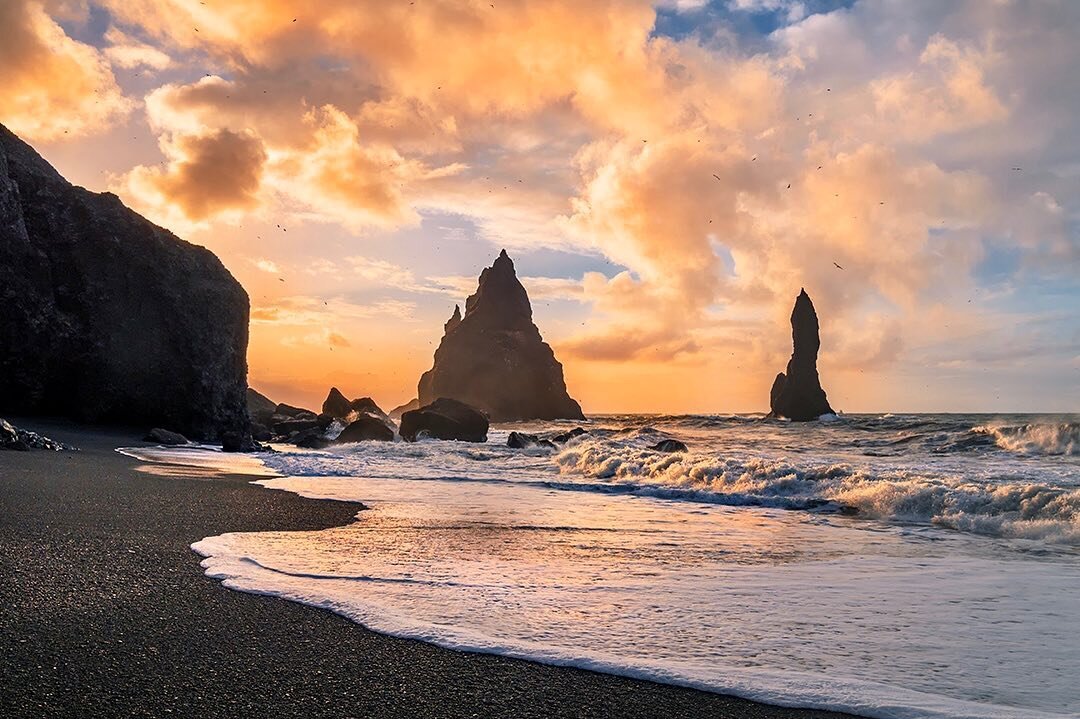 Reynisdrangar trolls. Icelandic folklore says that trolls waded out to steal a ship, and were turned to stone at daybreak when the sun fell on them.
#icelandphotography #visiticeland #traveliceland #icelandair #photooftheday #landscapephotography #se