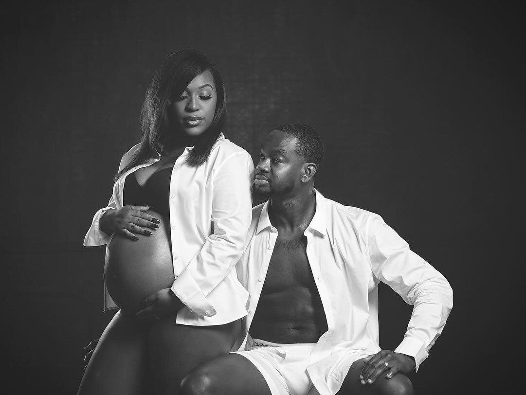 Black &amp; White or Color? 

#cincinnatimaternityphotographer #cincinnati #ohiomaternityphotographer #kentuckymaternityphotographer #happycouple #8monthspregnant #couplegoals #babyonboard