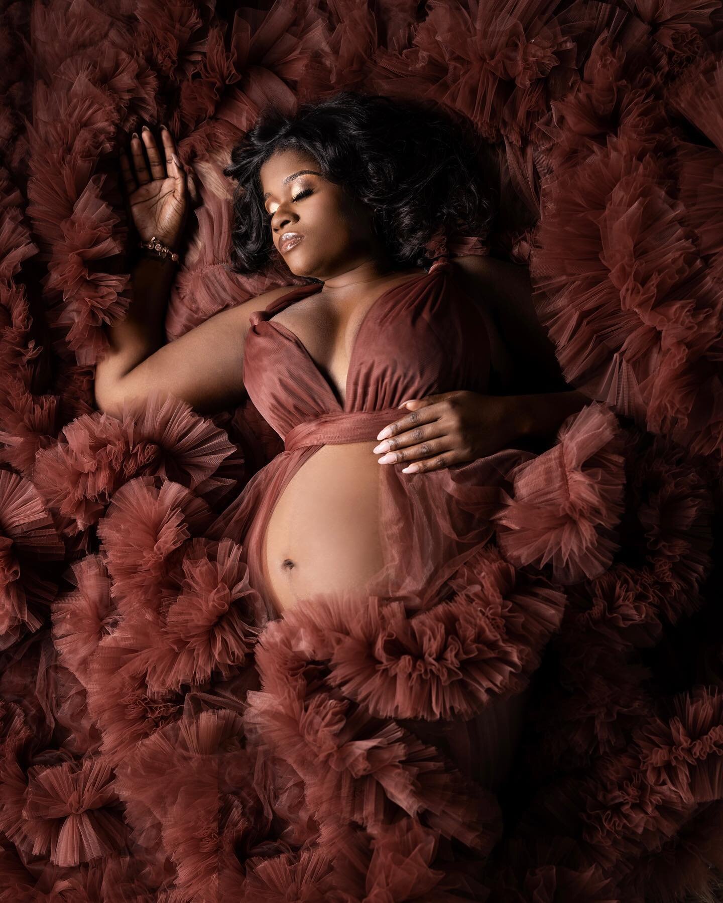 The tones &hearts;️&hearts;️&hearts;️

#cincinnatimaternityphotographer