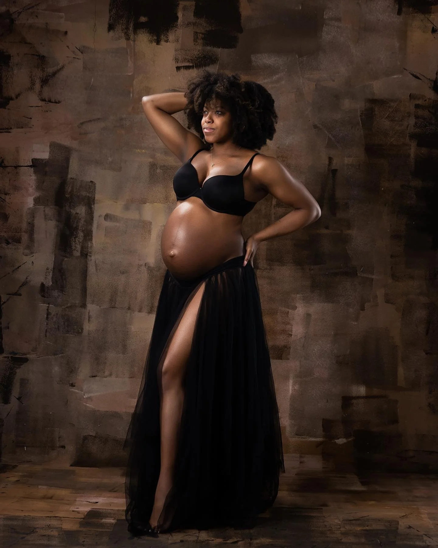 Beautiful Mama&hearts;️

Click the link in our bio for a complimentary consultation! Maternity consultations are best scheduled as soon as possible after 16 weeks and sessions take place between 28-32 weeks. We can&rsquo;t wait to blow your mind with