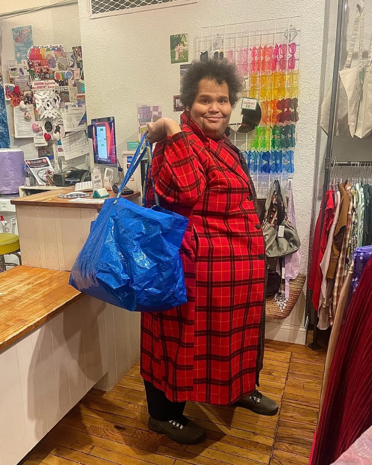 Fab Mini Style Session with Fiona tonight! Wearing that incredible new coat with an ikea bag sized haul! (It&rsquo;s honestly not uncommon for us to give folks an ikea bag after a Style Session! 😂😍)

Mini Style Sessions are a great fit if you&rsquo