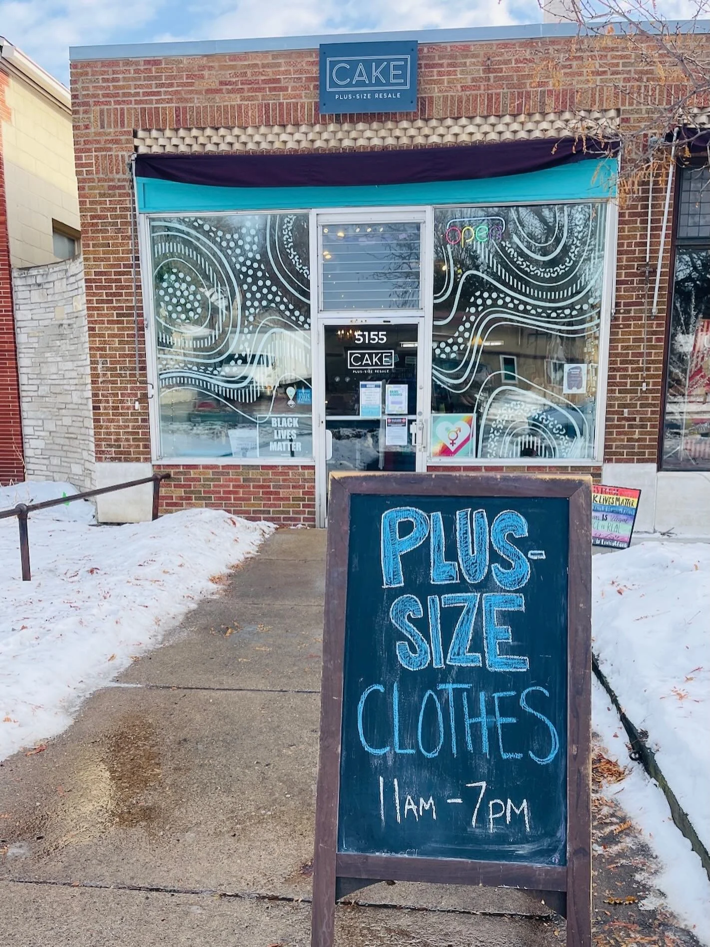 Come shop with us today before we&rsquo;re closed for a few extra holidays this week! Open today like normal 11-7. Closed Tues and Weds like always, plus&rsquo;s Thurs and Fri this week. 

After close today, we&rsquo;ll be back on Saturday 12/27! 💕✨