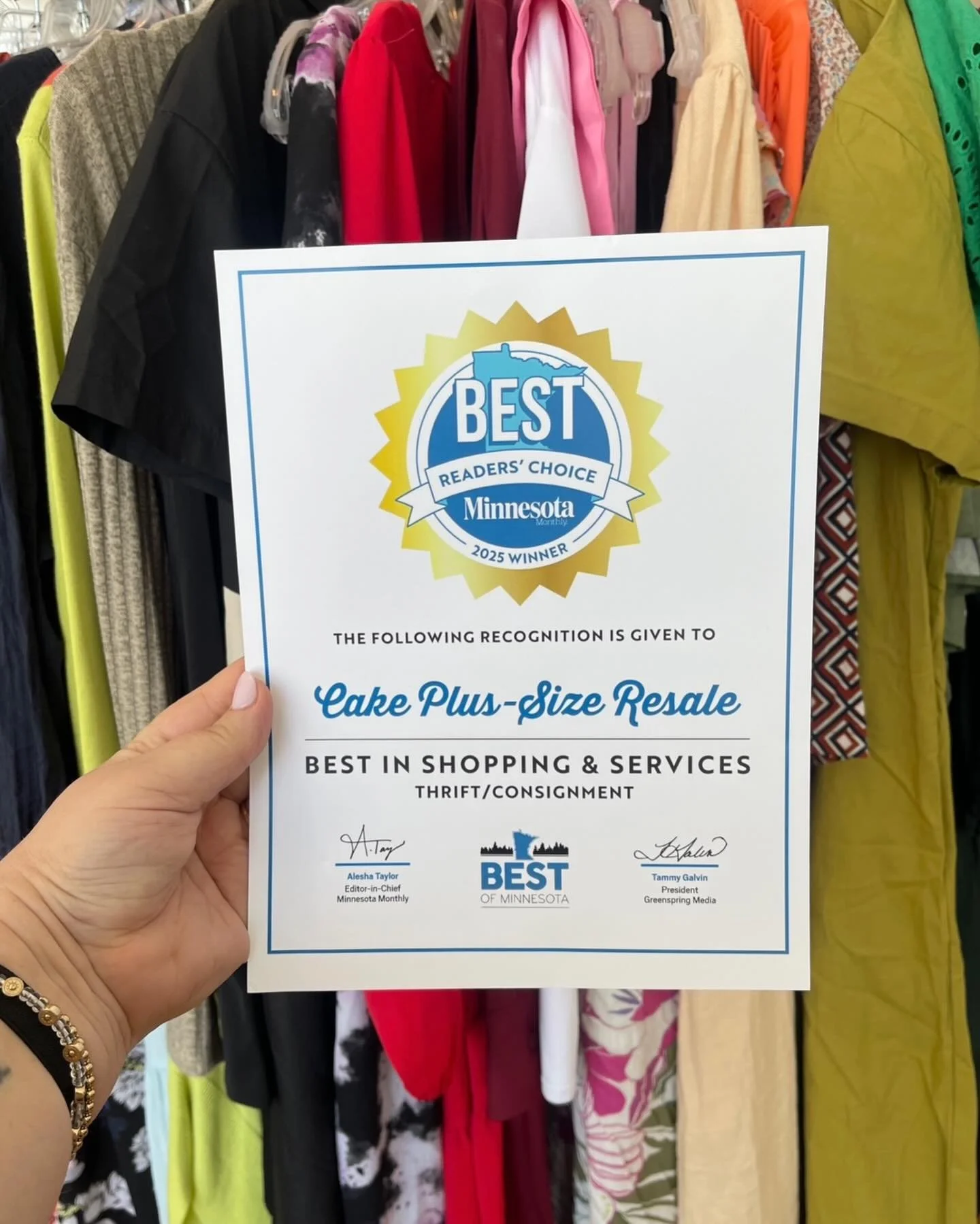 🥰 Thanks for voting us best thrift shop with @mnmomag !! Y&rsquo;all are the best!! 🥰