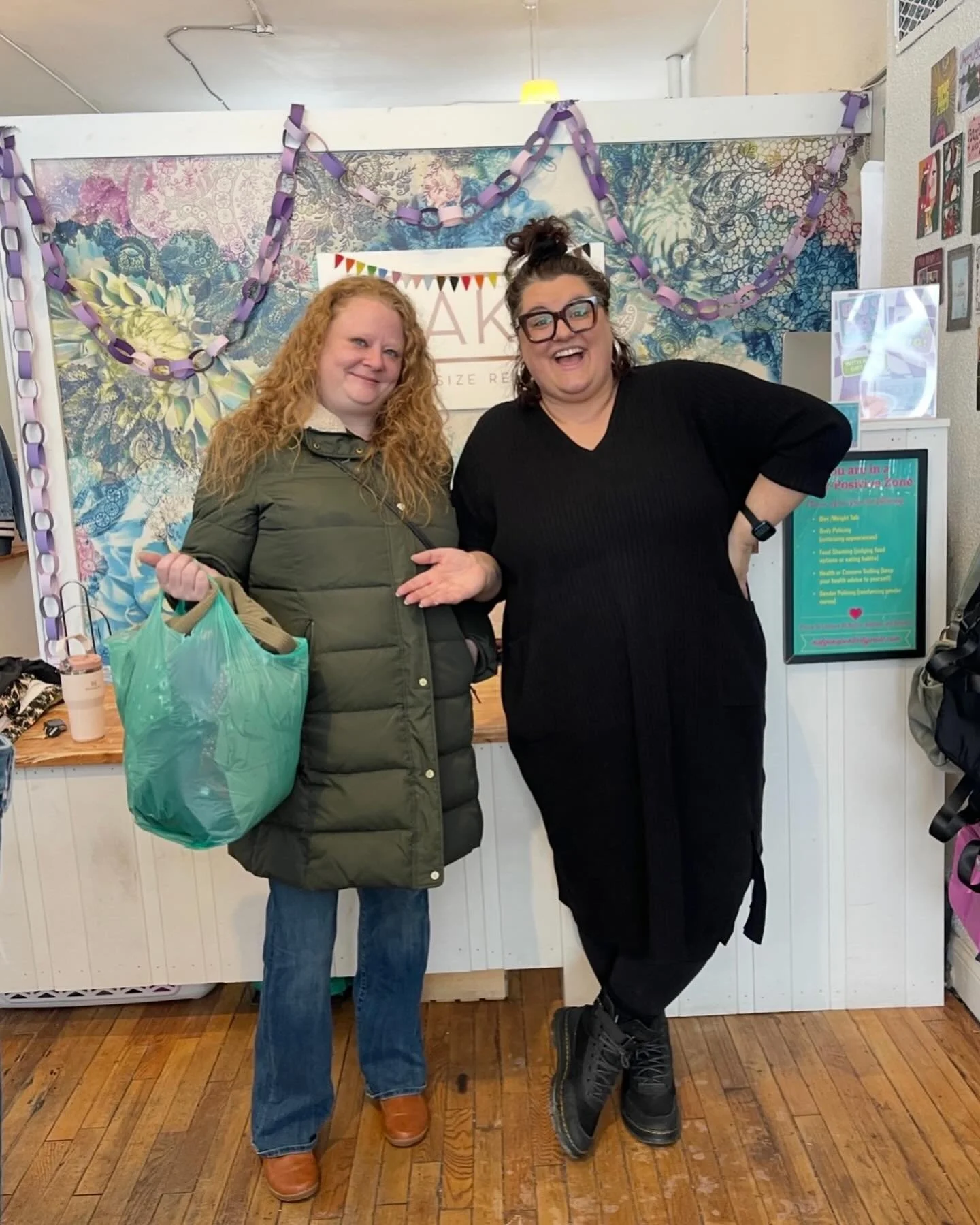 Great way to start a Saturday&hellip; with a Mini Style Session! 
Loved seeing Corey this morning who&rsquo;s sweet mom gifted her a Mini Style Session for holidays!! 

Want to experience the shop al to yourself and a beautiful clothing rack curated 