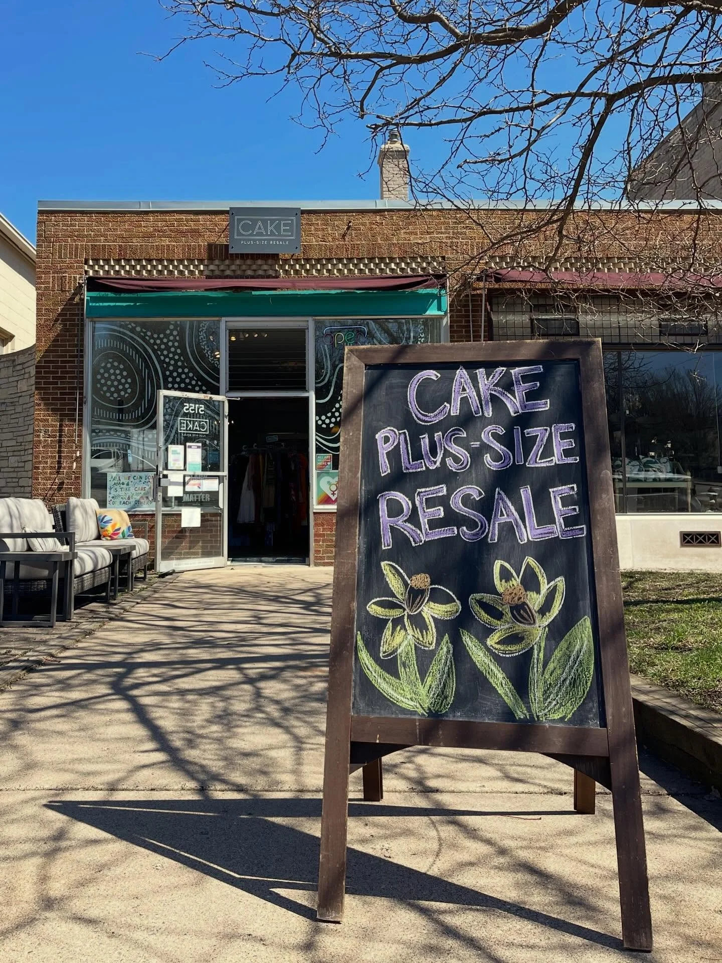 🌷 happy spring from Cake Plus-Size Resale🌷stop by Sundays from 11am-4pm or Mondays, Thursdays-Saturdays from 11am-7pm and see what spring and summer goodies we have in store!