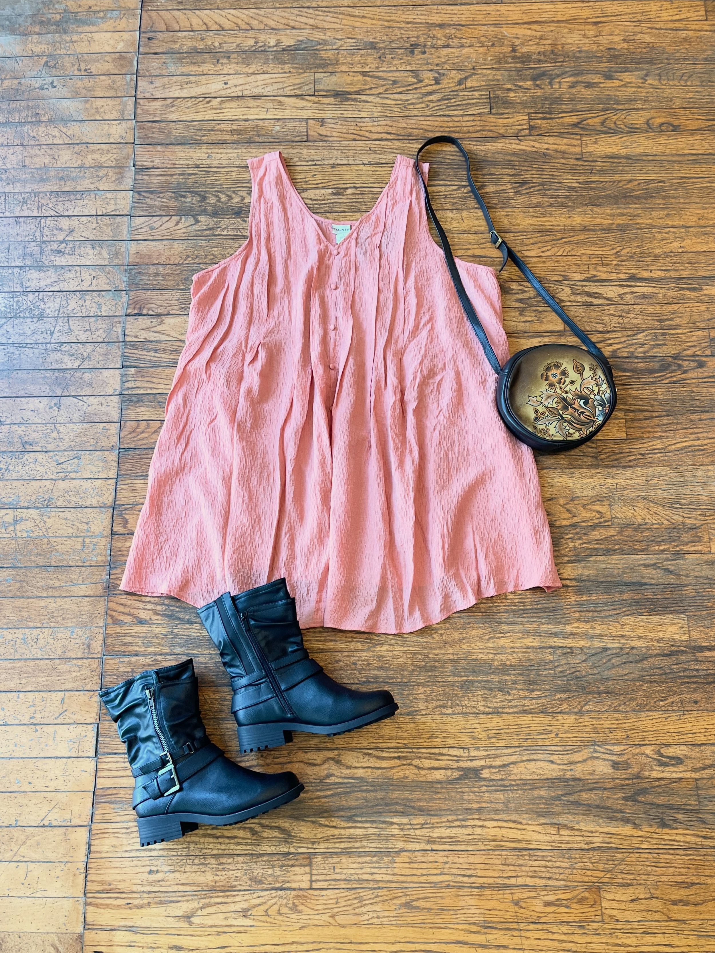 fall goodies are at the shop! 🍂🍄🍁 we are FULL of secondhand plus-size goodies to shop + our Labor Day sale this weekend for students and teachers! 😍 

details on items featured here can be found on our Instagram stories! or swing by in store to f