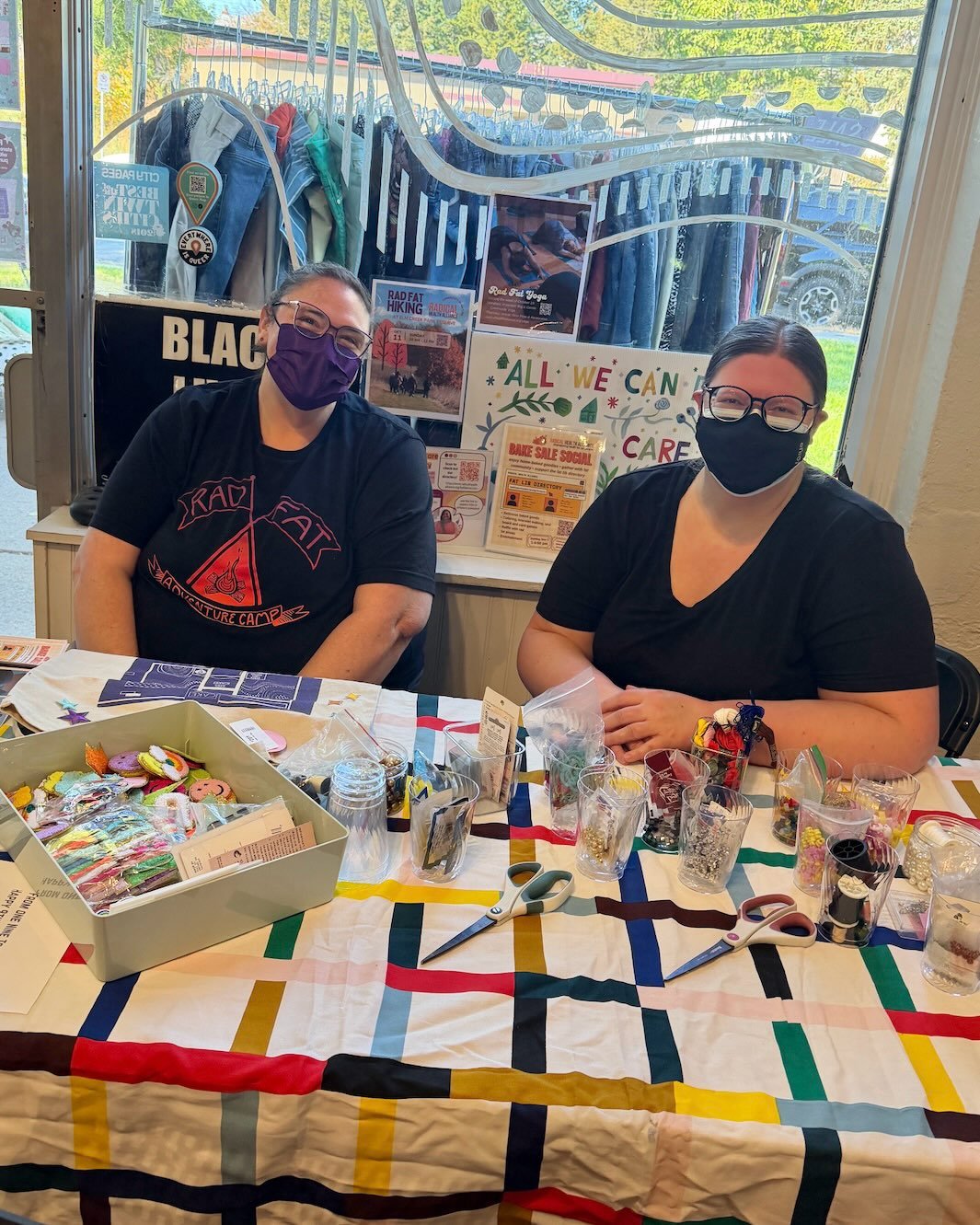 It&rsquo;s @radicalhealthalliance!! Visit them at our tote decorating table for the first part of today&rsquo;s 9th birthday sale! 
Scroll to see all of the amazing things they&rsquo;re doing, follow, and get in on this local fat goodness, y&rsquo;al