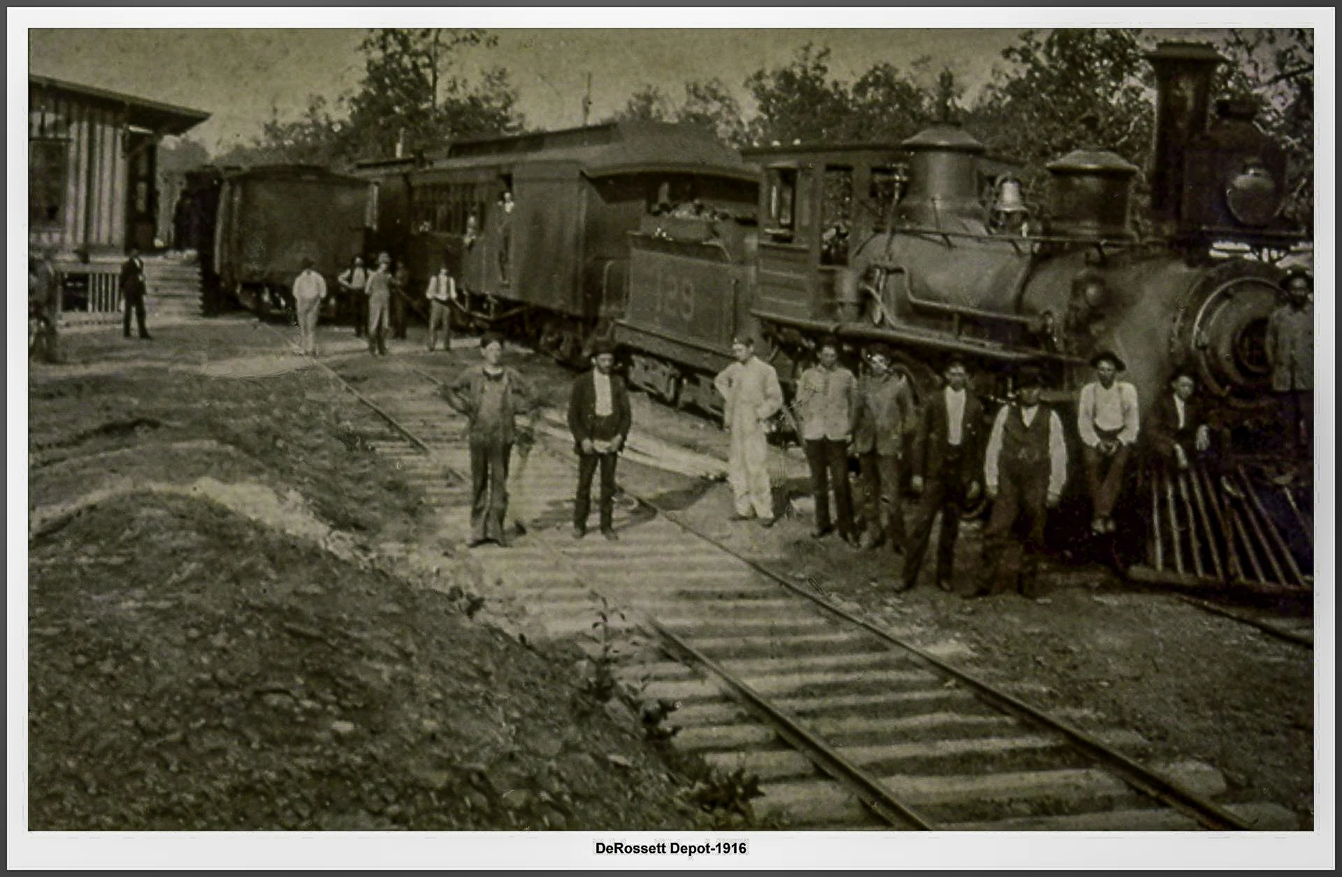 DeRossett Depot in 1916