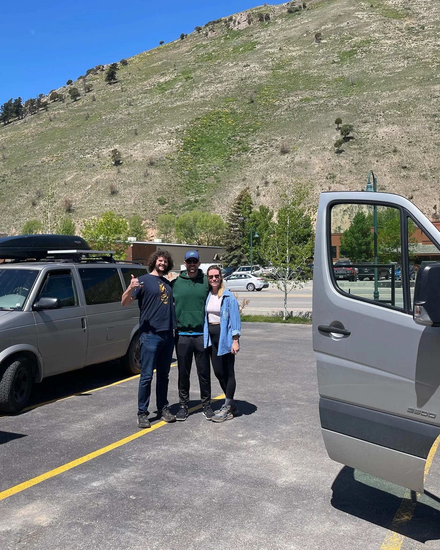 Come for a wedding, continue for an adventure! 🏕️🚐.. From Boston, MA to Austin, TX 🗺️ our two sets of guests attended the same wedding, didn&rsquo;t know each other before, met and made friends, and realized they both booked through us. And our ra