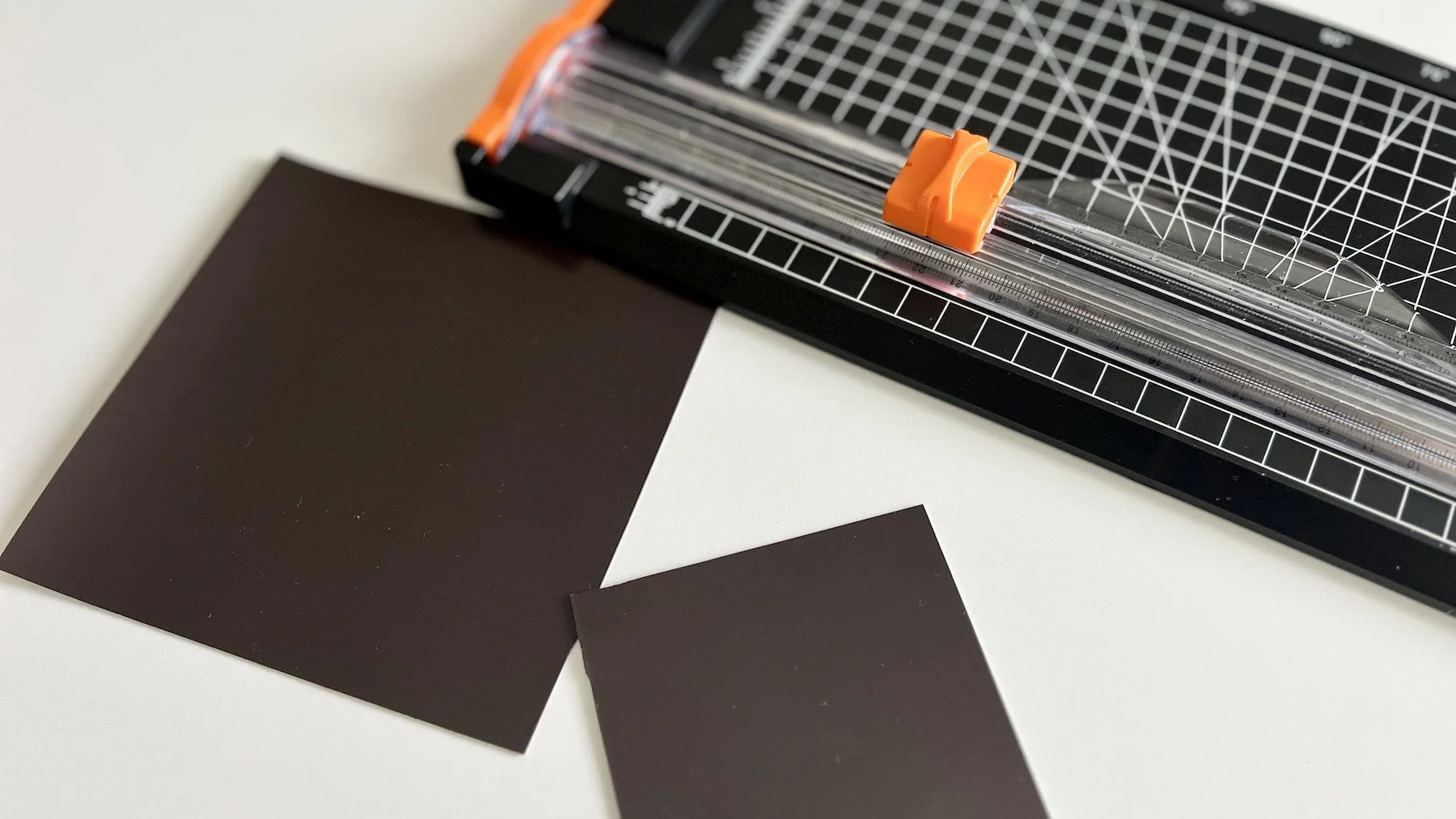 DIY Magnetic Photo Frames for the Fridge