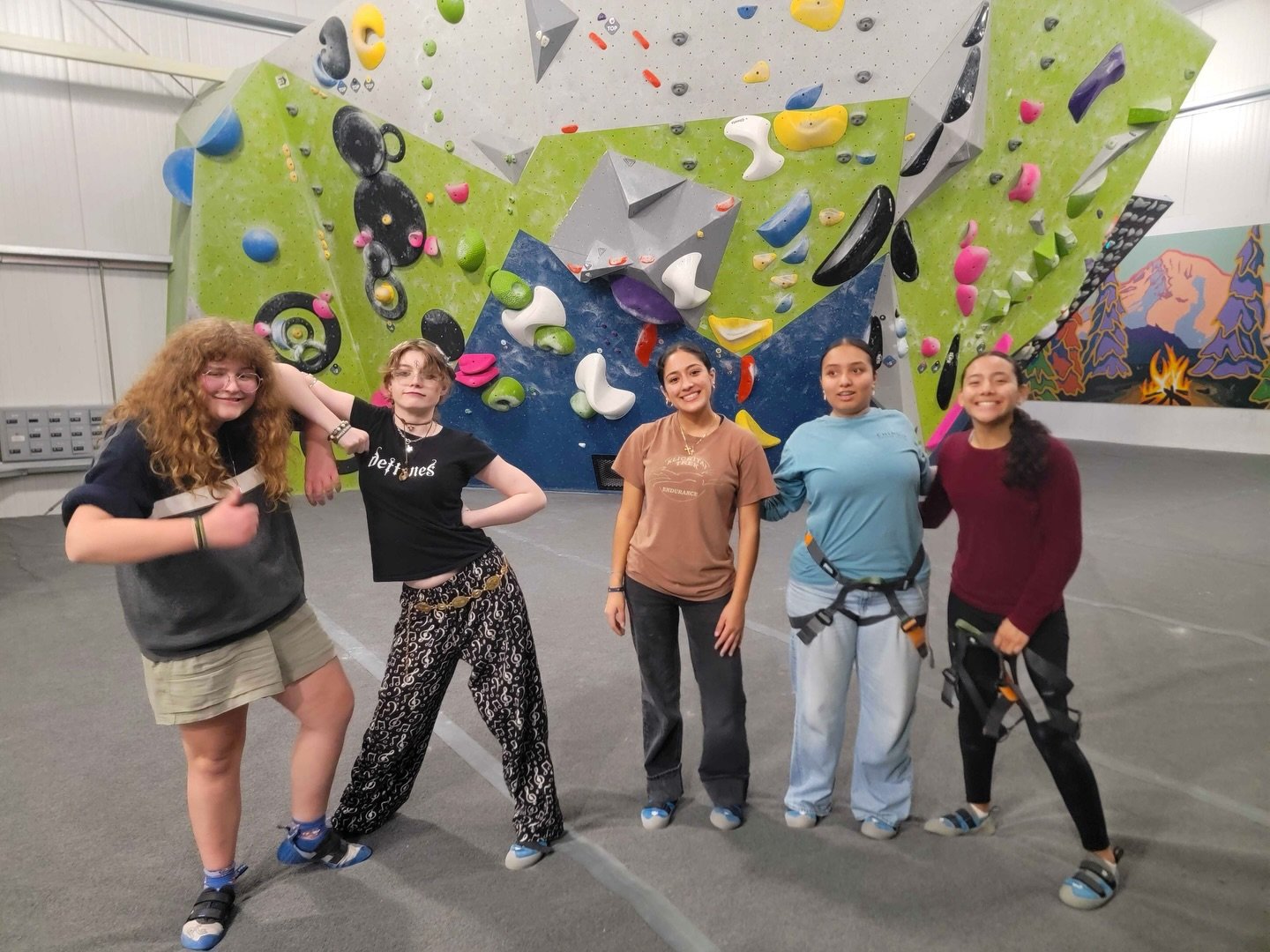 An exciting day of climbing and challenging ourselves to reach new heights at the colorful Movement PDX @movementgymsportland 

Youth had the opportunity to conquer fears and heights on both top rope routes and boulder climbs.🧗🏽&zwj;♀️🧗🏼&zwj;♂️🧗