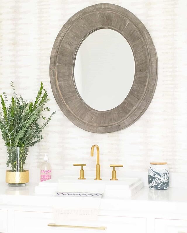 A lovely bathroom for you on this lovely Thursday! 
#rosewoodinteriorsdesigns 
Pic: @ryangarvin