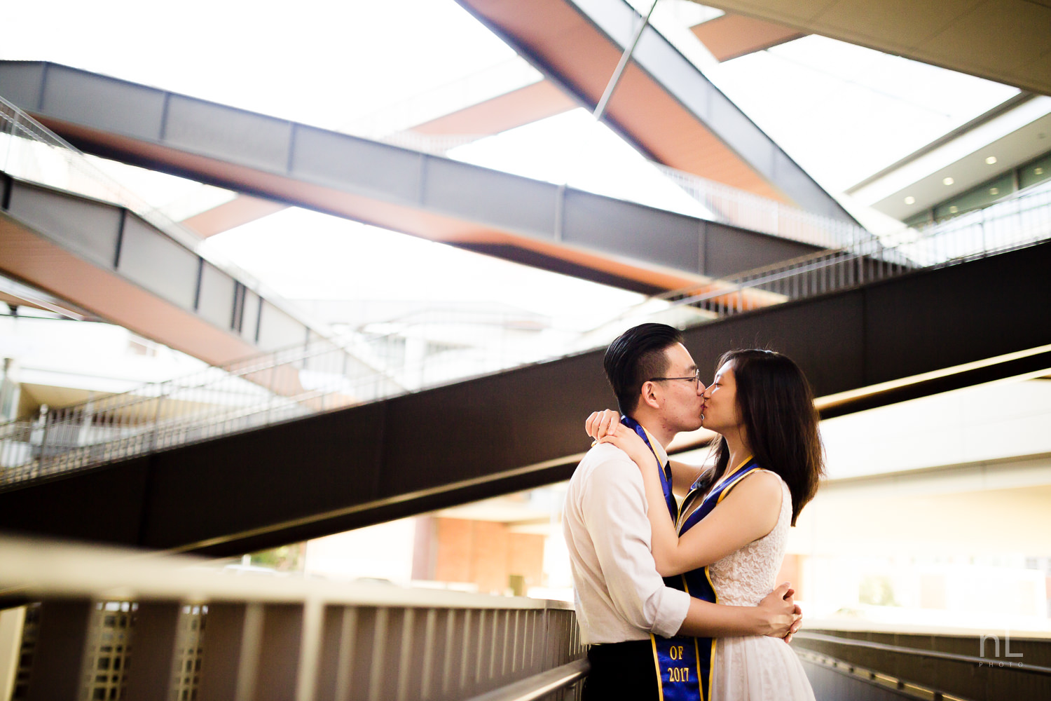 los angeles ucla senior graduation portrait of cute couple kissing under beautiful architecture