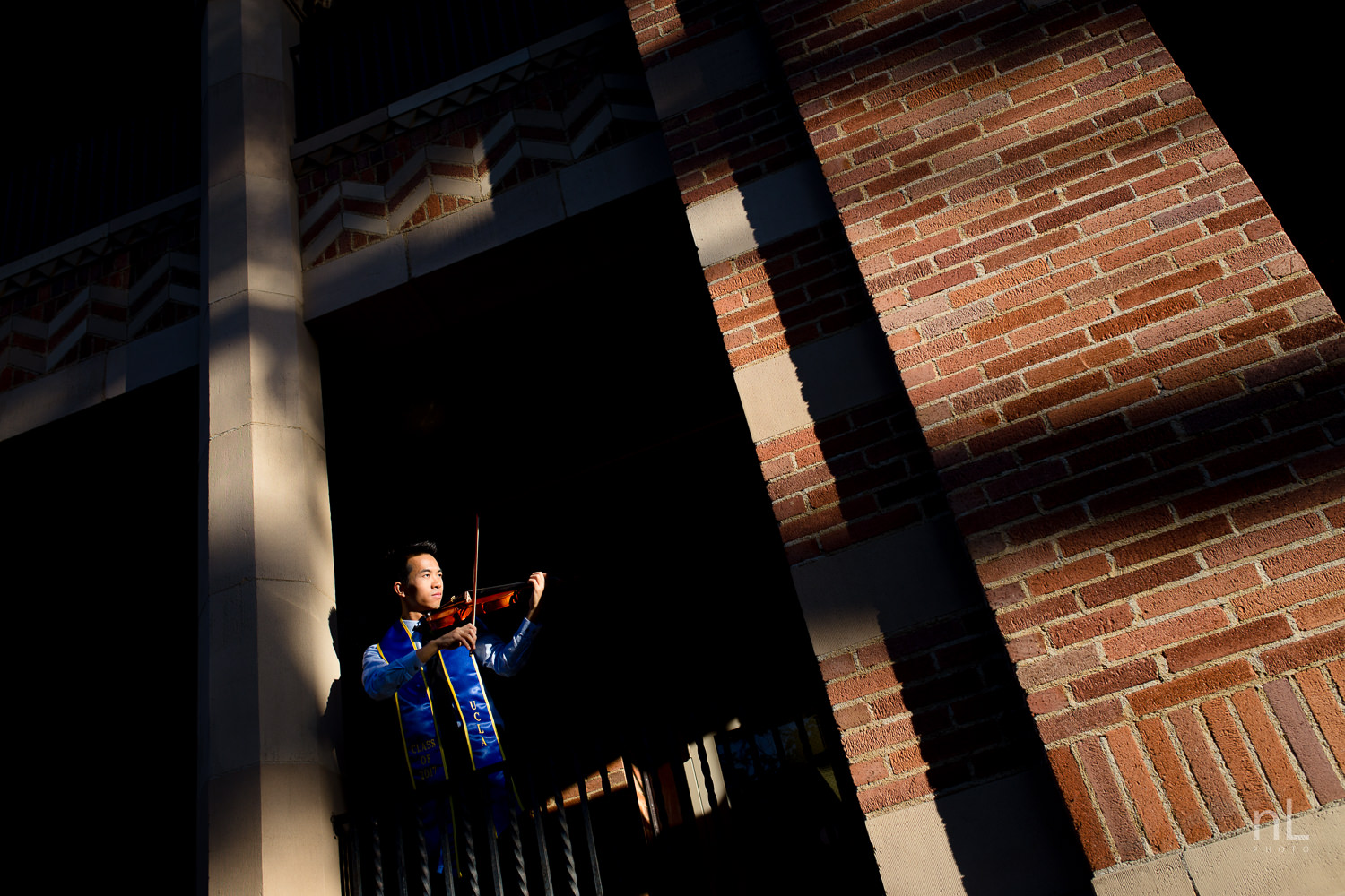los angeles ucla senior graduation portrait dramatic epic architectural photo of violinist at sunset 