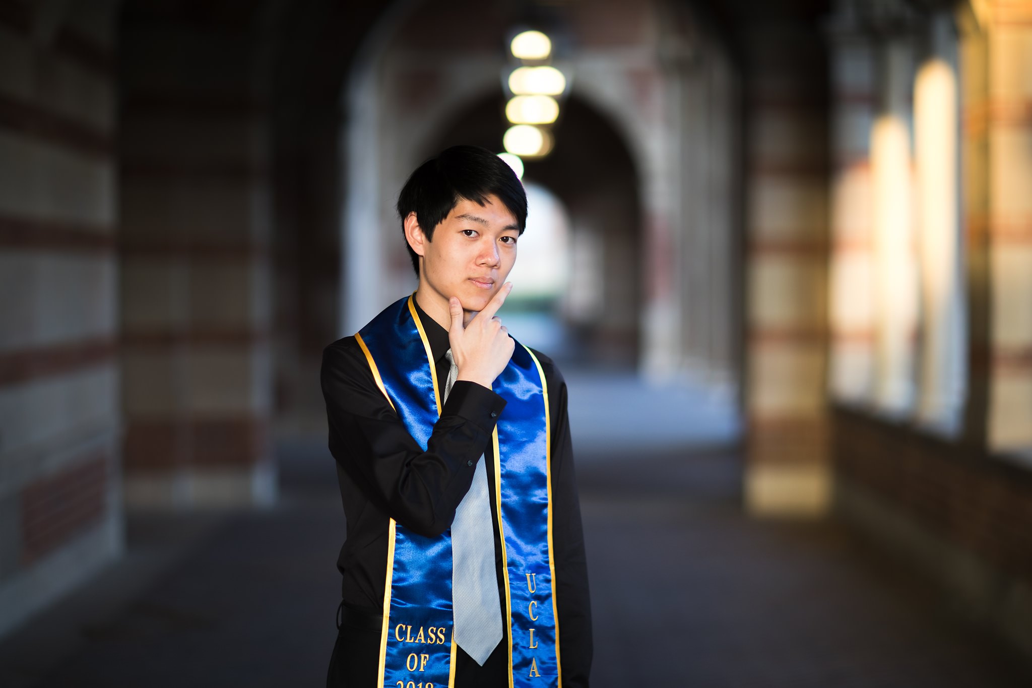 los-angeles-ucla-senior-graduation-portraits-royce-hall-arches-shot