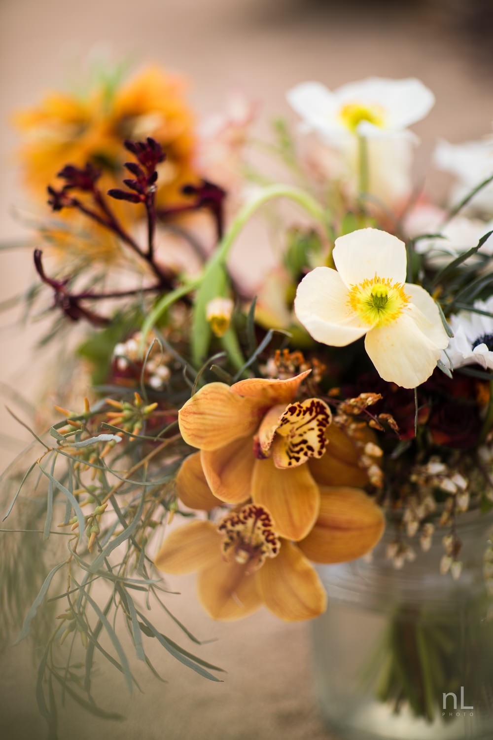 joshua-tree-engagement-wedding-elopement-photography-stylized-photoshoot-beautiful-floral-bouquet-in-vase