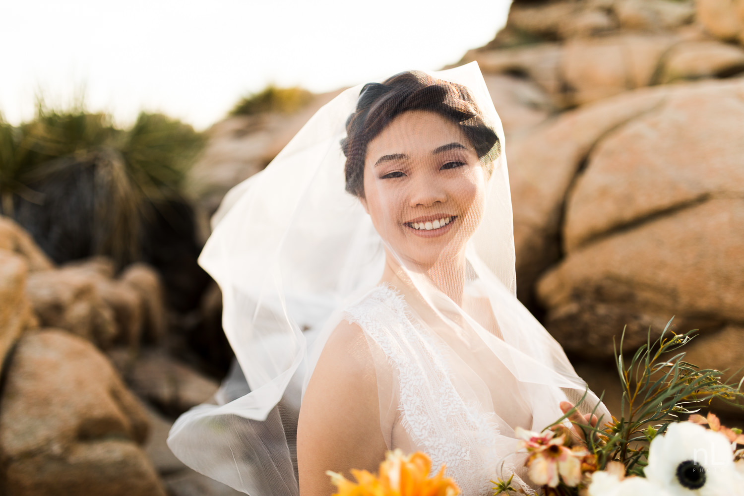 joshua-tree-engagement-wedding-elopement-photography-stylized-photoshoot-bridal-portrait-with-veil-floral-bouquet