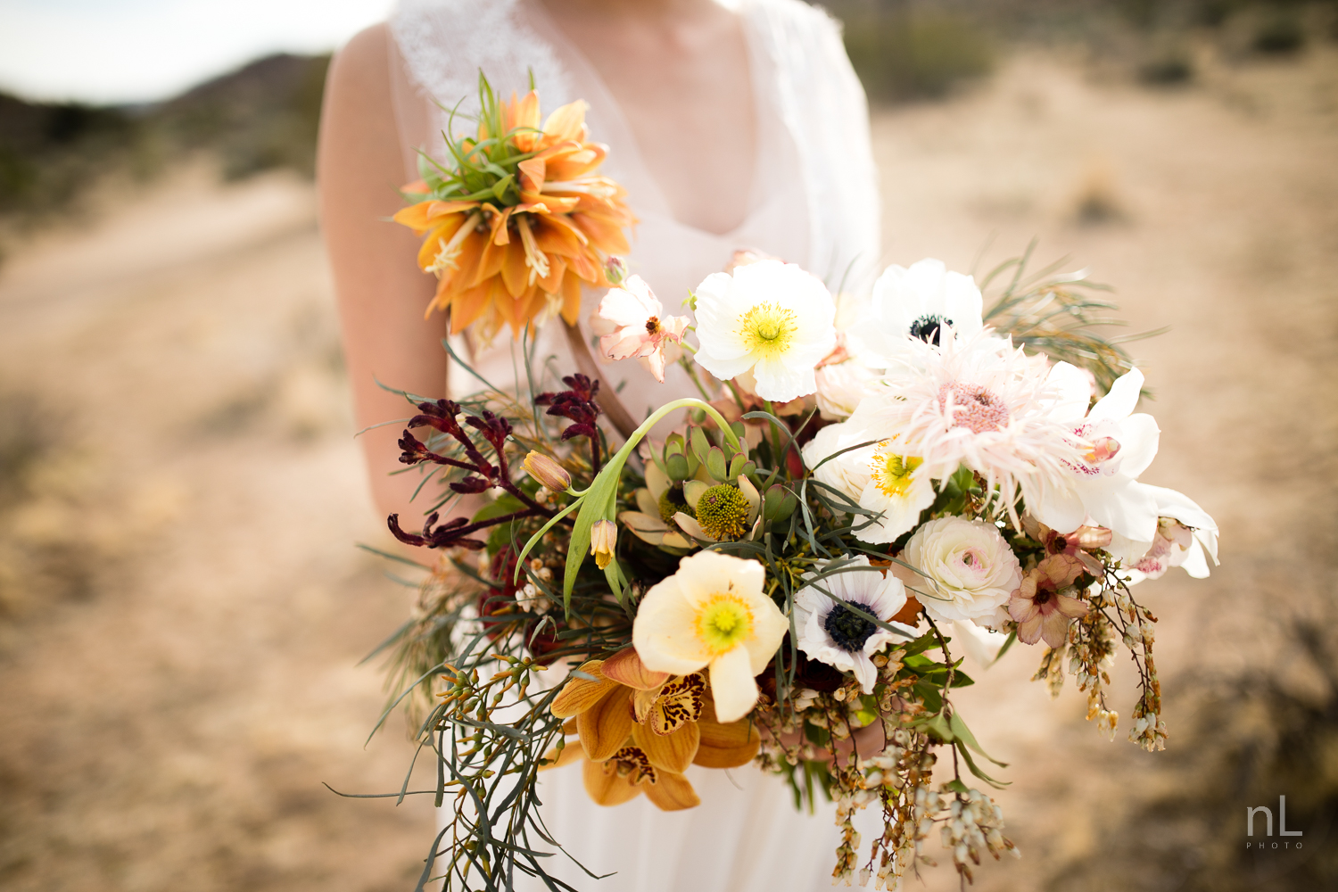 joshua-tree-engagement-wedding-elopement-photography-stylized-photoshoot-close-up-bridal-bouquet-portrait