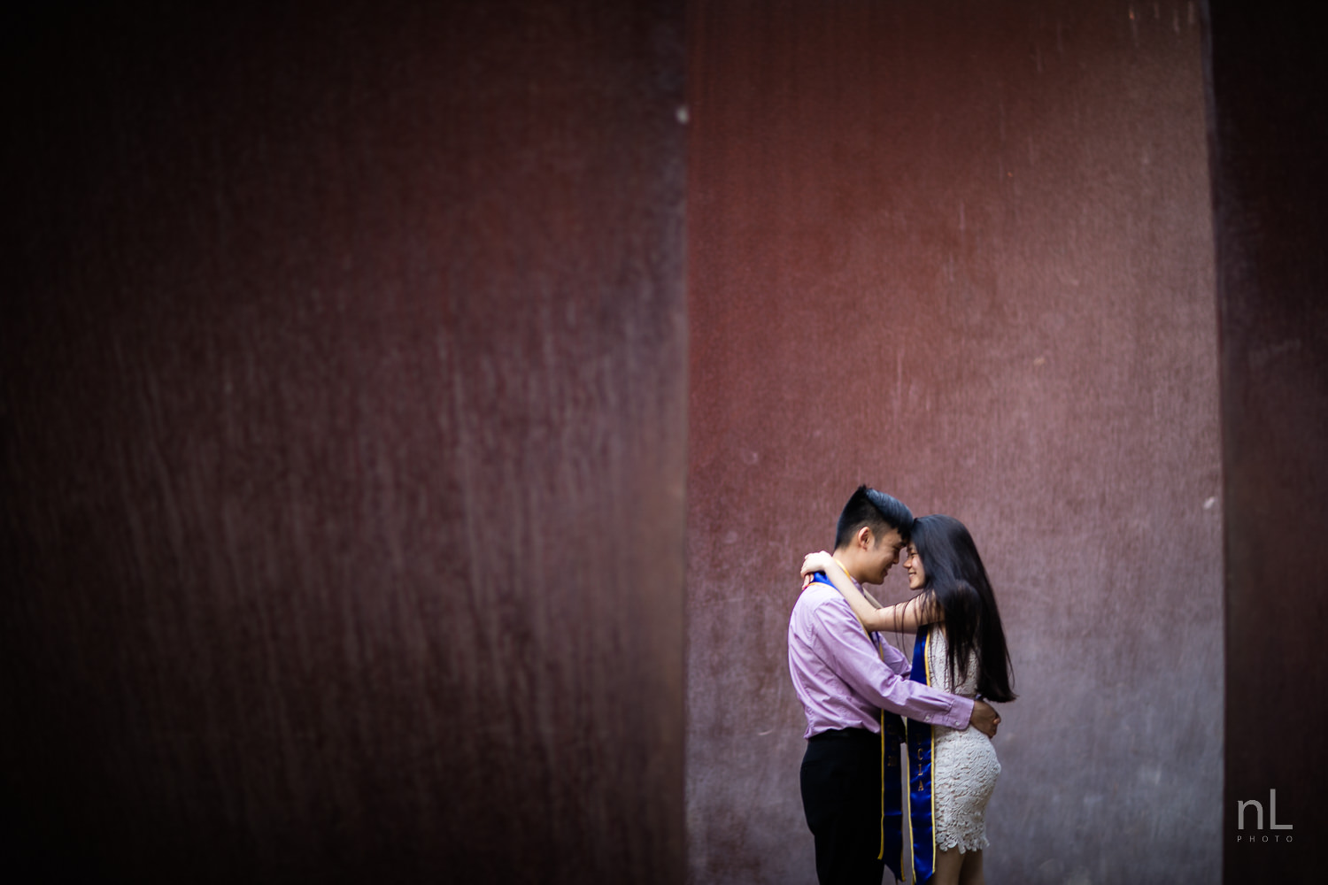 los-angeles-ucla-senior-graduation-portraits-couple-with-sashes-hugging