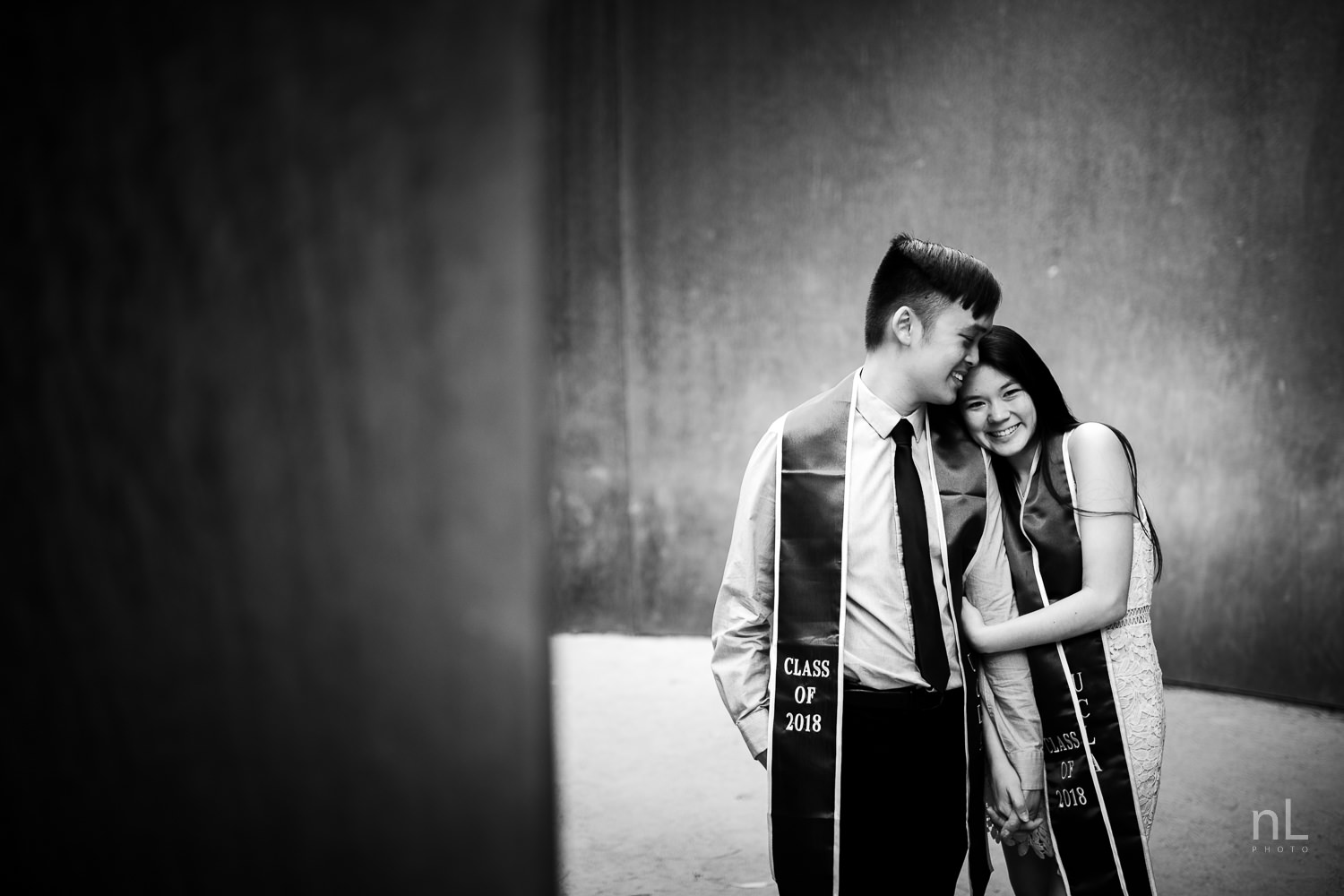 los-angeles-ucla-senior-graduation-portraits-couple-hugging-sashes-black-and-white