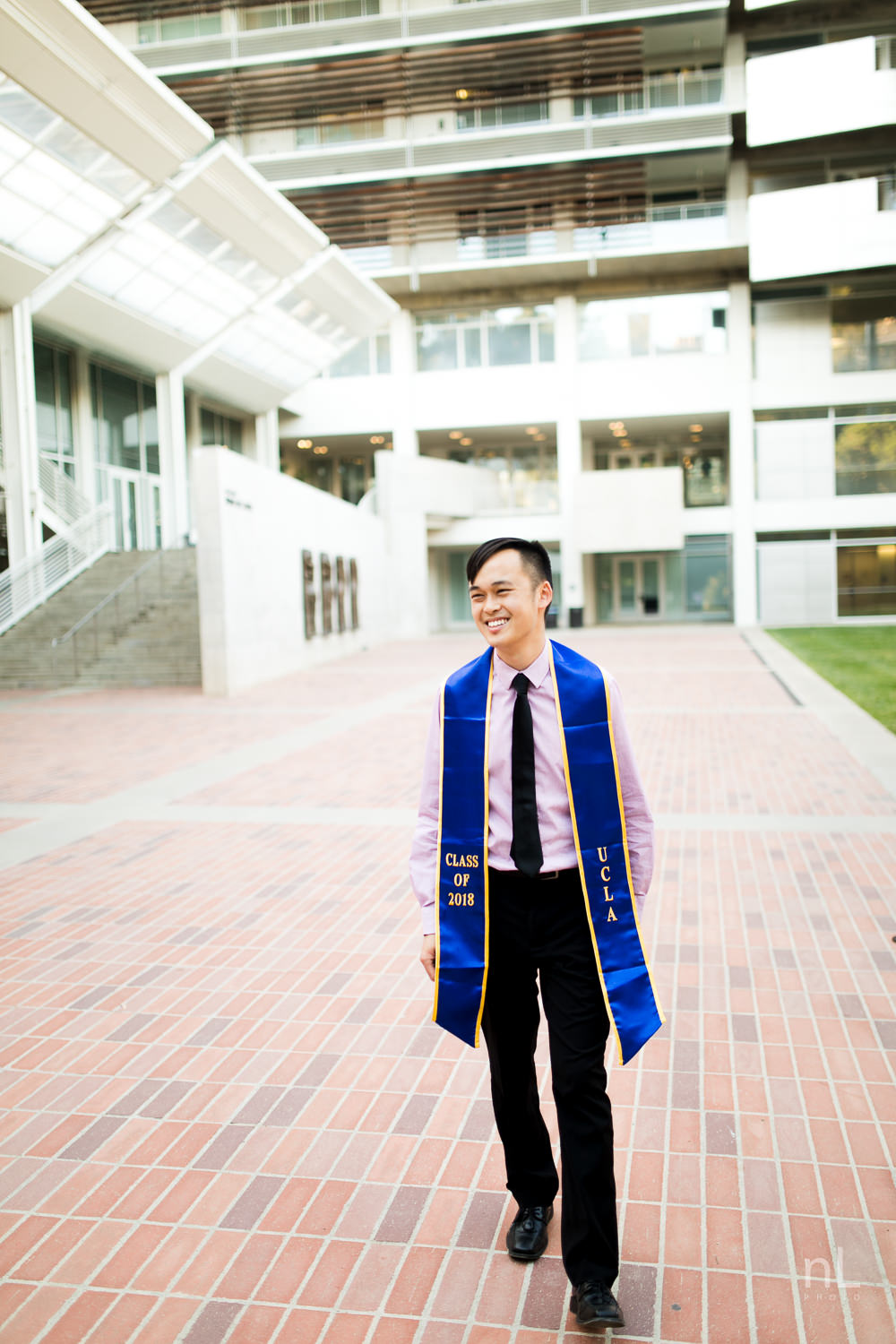 los-angeles-ucla-senior-graduation-portraits-guy-walking-sashes