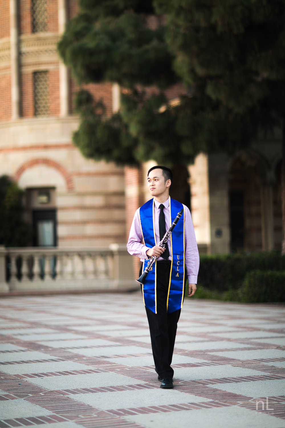 los-angeles-ucla-senior-graduation-portraits-clarinetist-sash-walking-at-sunset