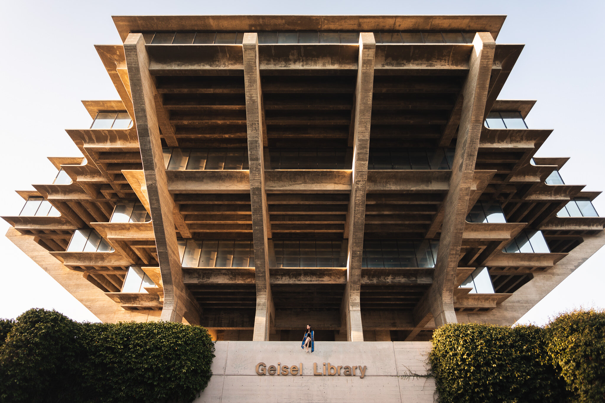 UCSD graduation portrait wide photo of Geisel Library