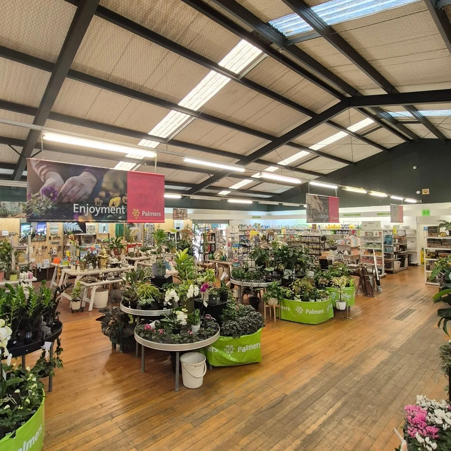 Indoor banners
#signs #signage #banner #digitalprint #advertising #retailsignage #promo #print #avery #media #nz