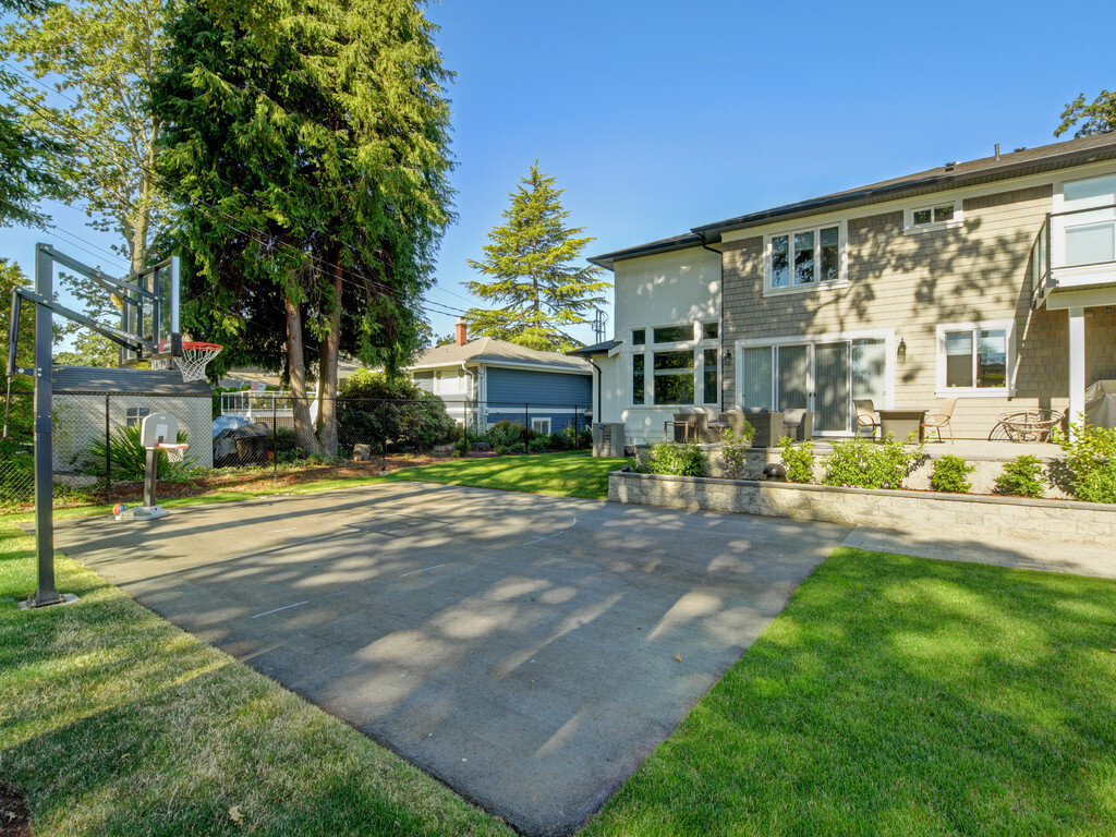 basketball-court-backyard-abbotsford-wallscape-granite-cynderblock-wall-retaining-wall-pavers.jpg