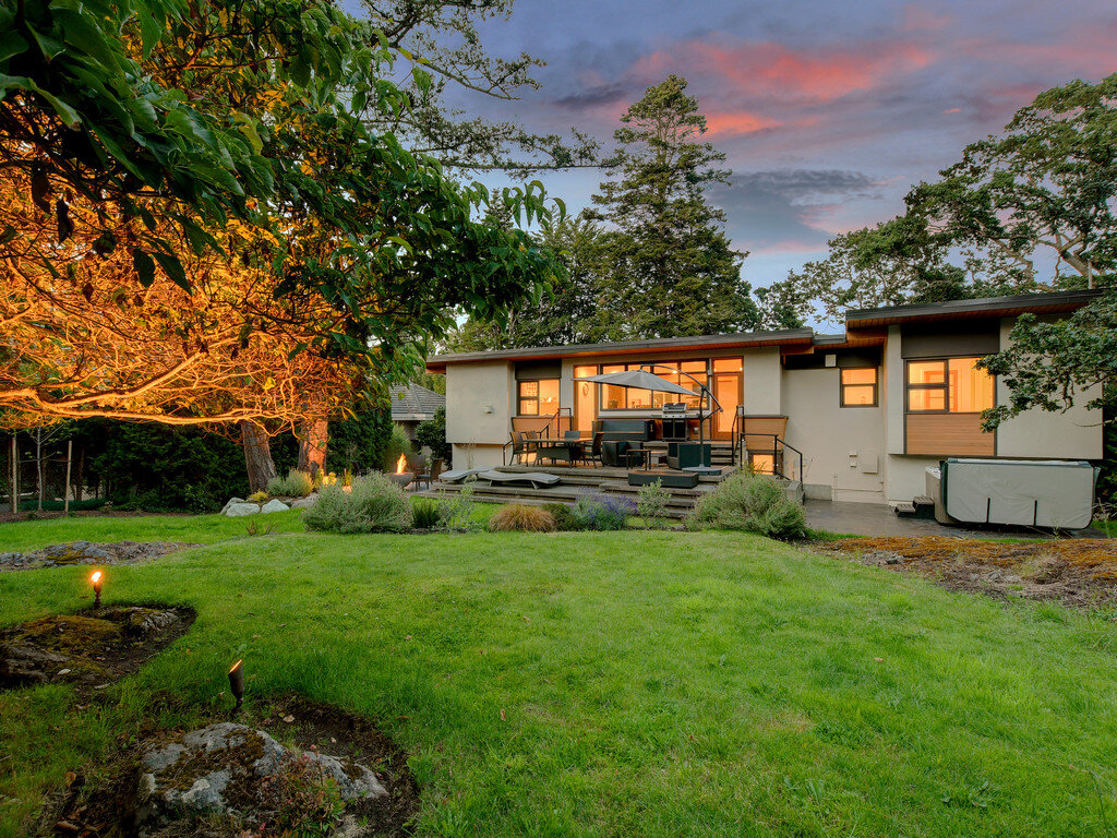 2-stamped-concrete-coloured-concrete-fire-pit-backyard-outdoor-patio-matte-black-hot-tub-landscape-lighting.jpg