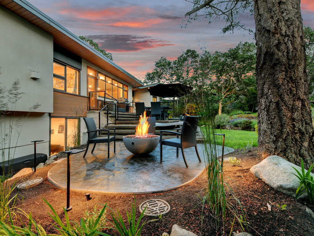 2-stamped-concrete-coloured-concrete-fire-pit-backyard-outdoor-patio-matte-black-landscape-lighting.jpg